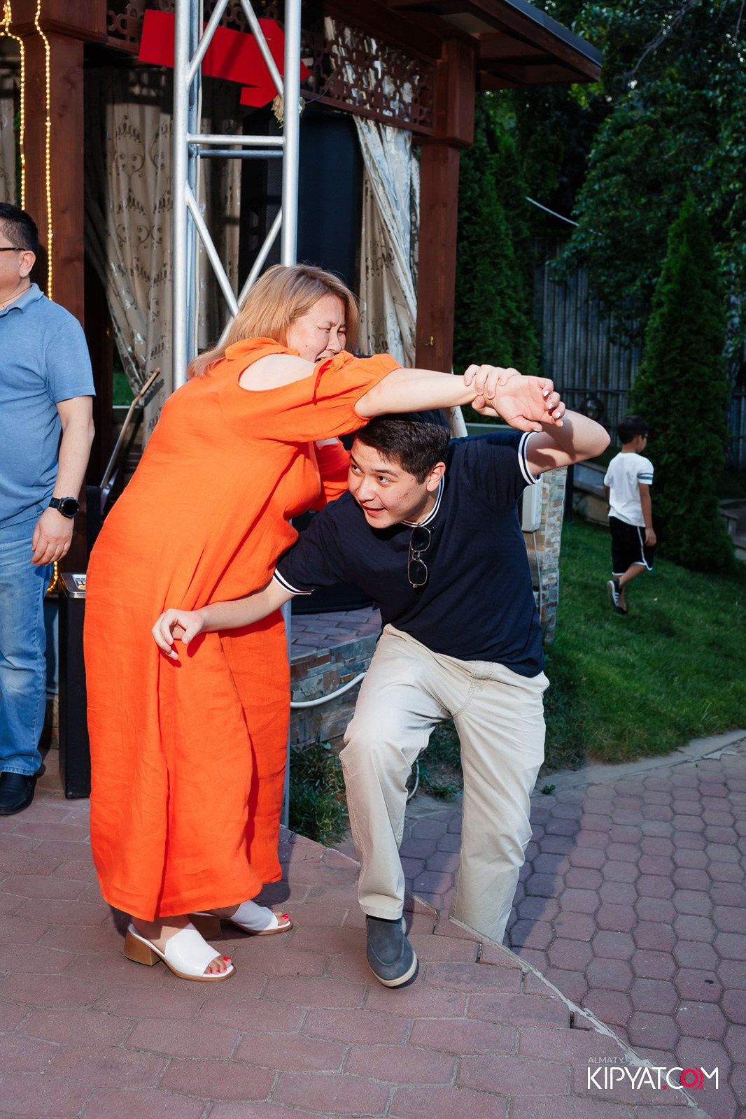 РЕСТОРАН УЧ ЛЯГАН. КИПЯТКОМ АЛМАТЫ!