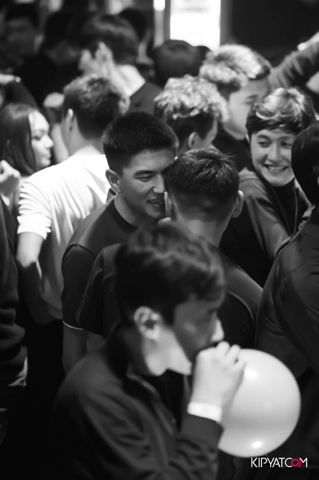 UYAT EMES BAR. КИПЯТКОМ АЛМАТЫ!