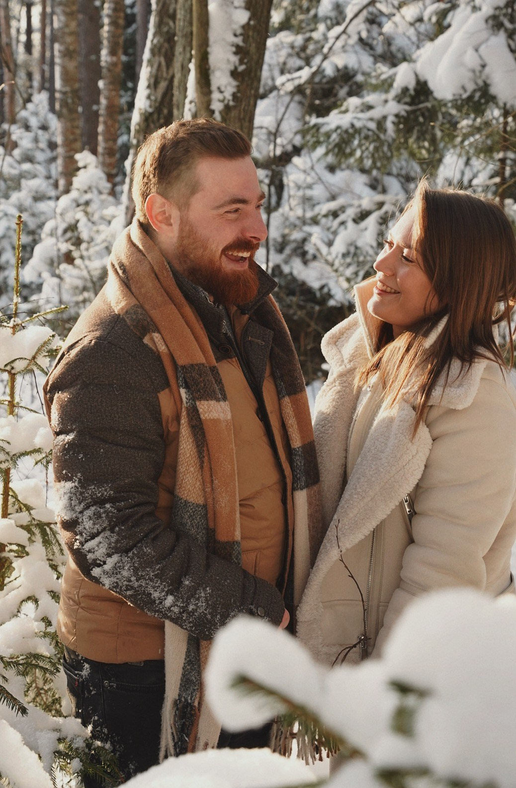 Love Story в зимнем лесу: Даша и Ника. Событийный фотограф Анна Курникова