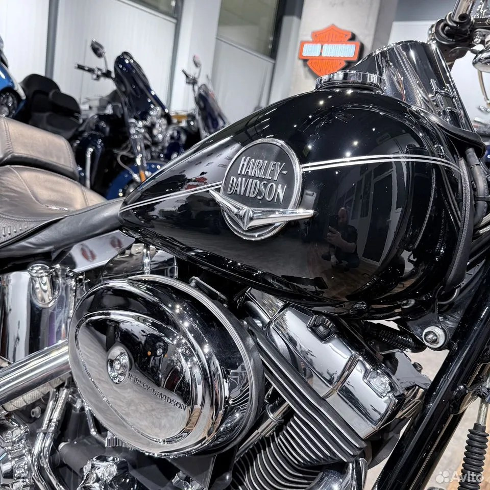 Купить Harley-Davidson 2010 Fat Boy Vivid Black (Softail/Dyna) — подробнее на сайте. Hello Davidson, Москва. Только хорошие мотоциклы…