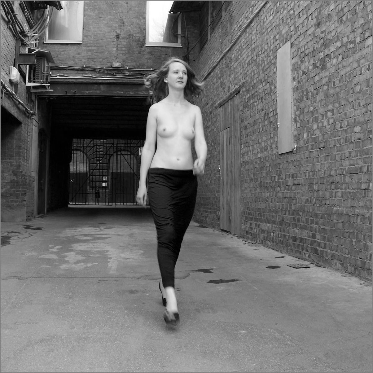 Индустриальное Ню. Московский фотограф Дмитрий Потапов