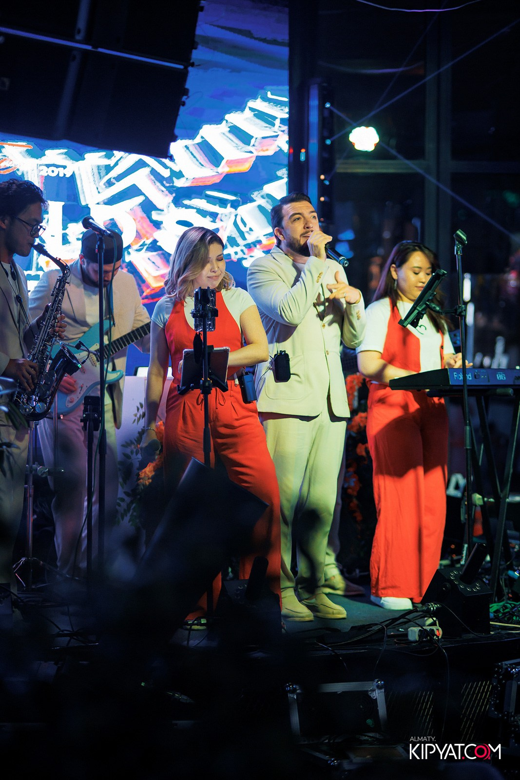 FRIENDS BAR & TERRACE. КИПЯТКОМ АЛМАТЫ!