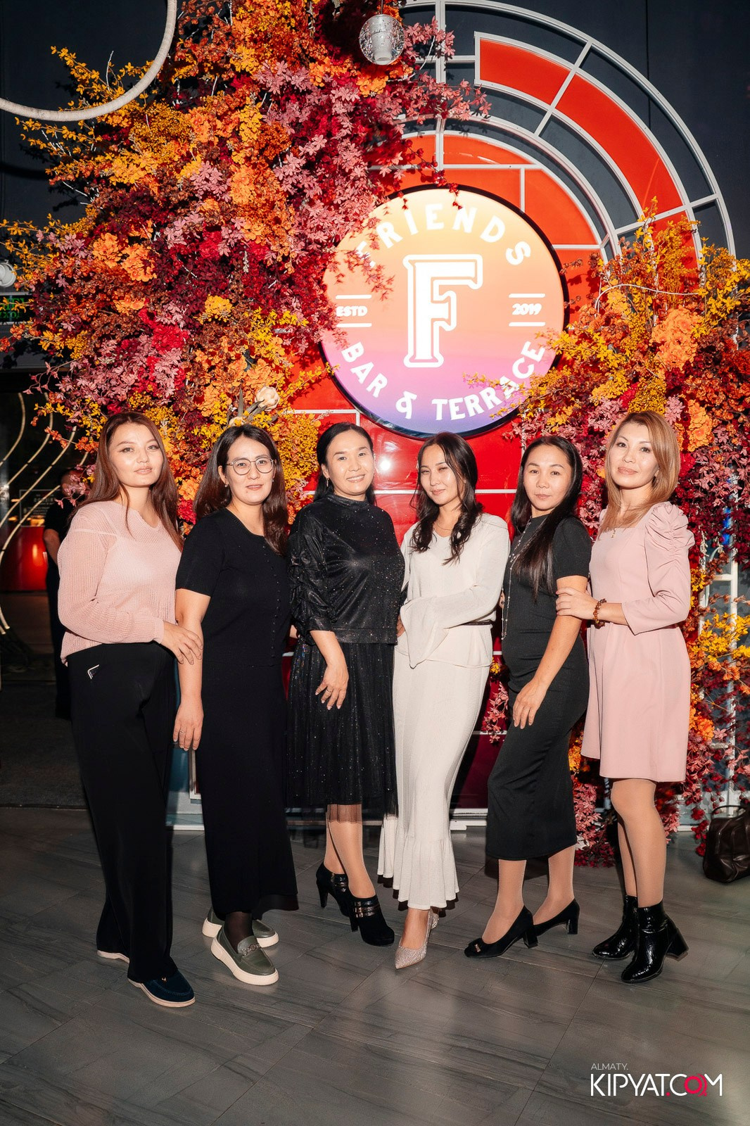 FRIENDS BAR & TERRACE. КИПЯТКОМ АЛМАТЫ!