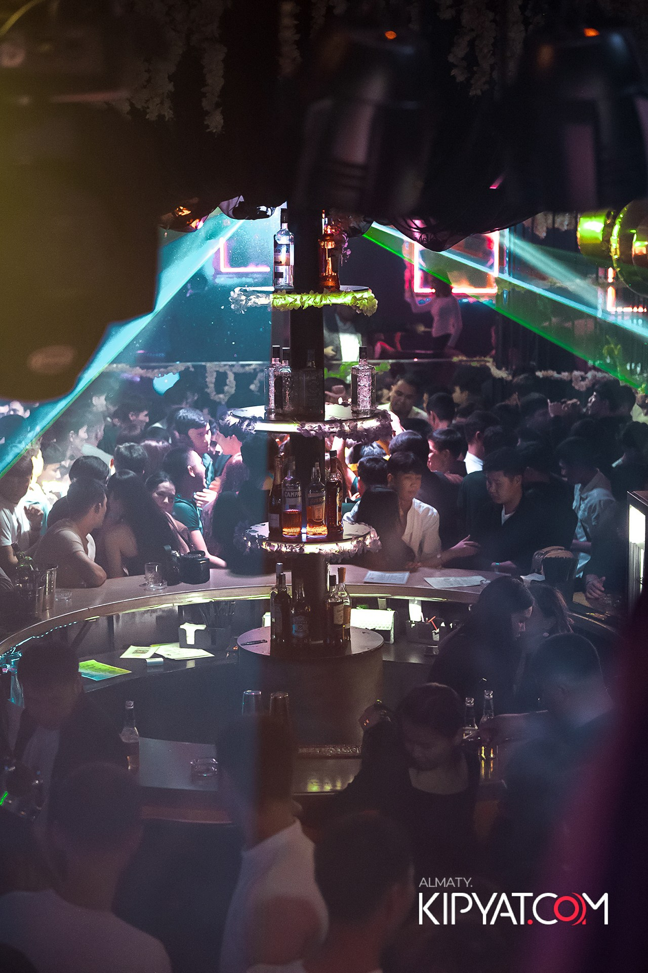 UYAT EMES BAR. КИПЯТКОМ АЛМАТЫ!
