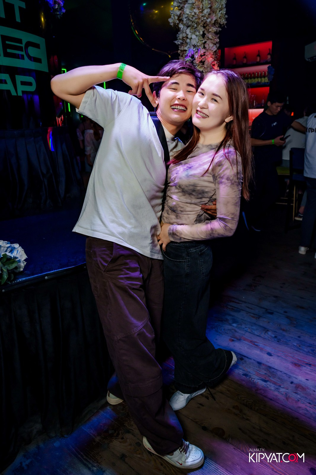 UYAT EMES BAR. КИПЯТКОМ АЛМАТЫ!