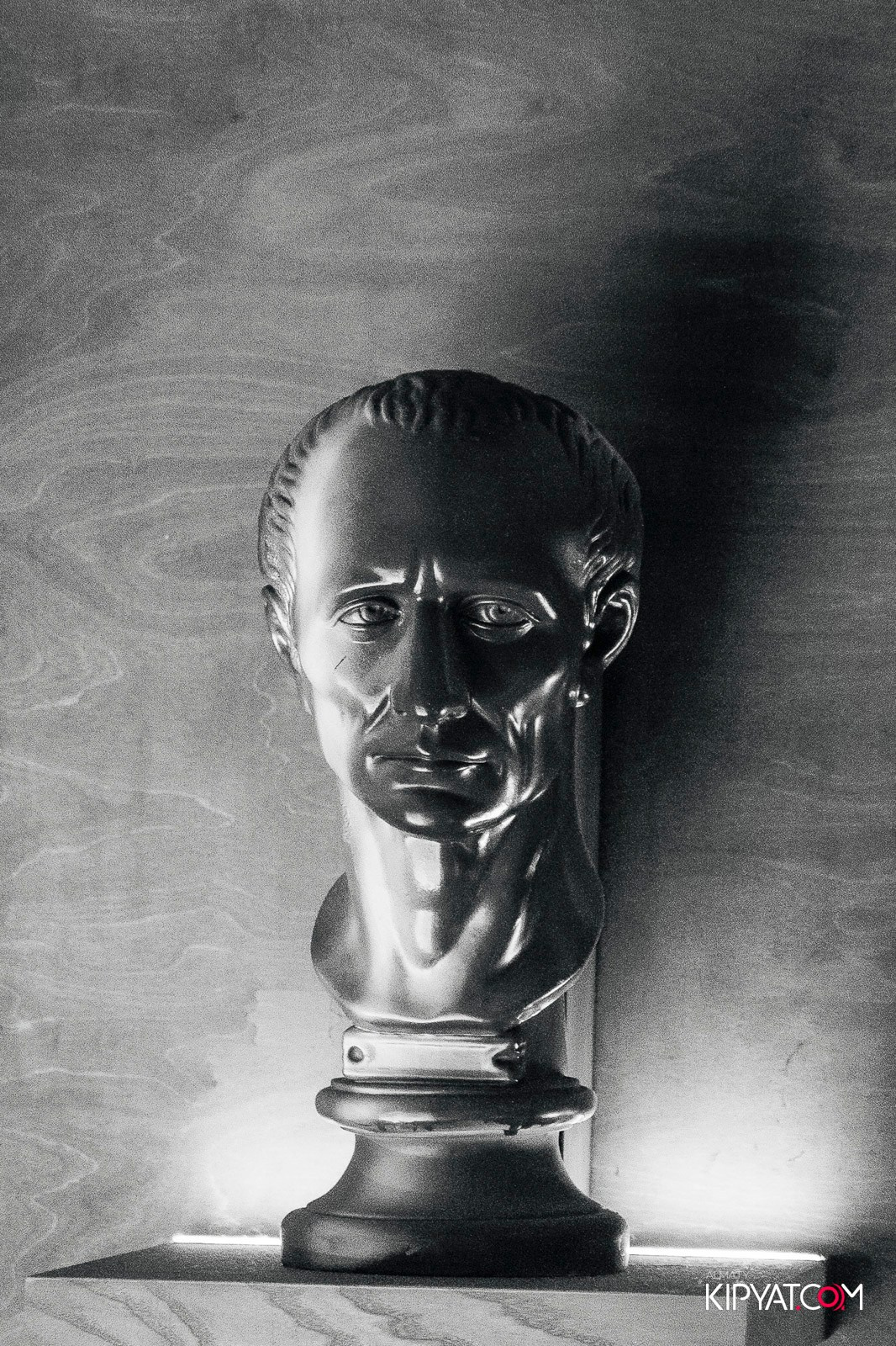 РЕСТО-БАР СКАНДАЛИСТЪ. КИПЯТКОМ АЛМАТЫ!