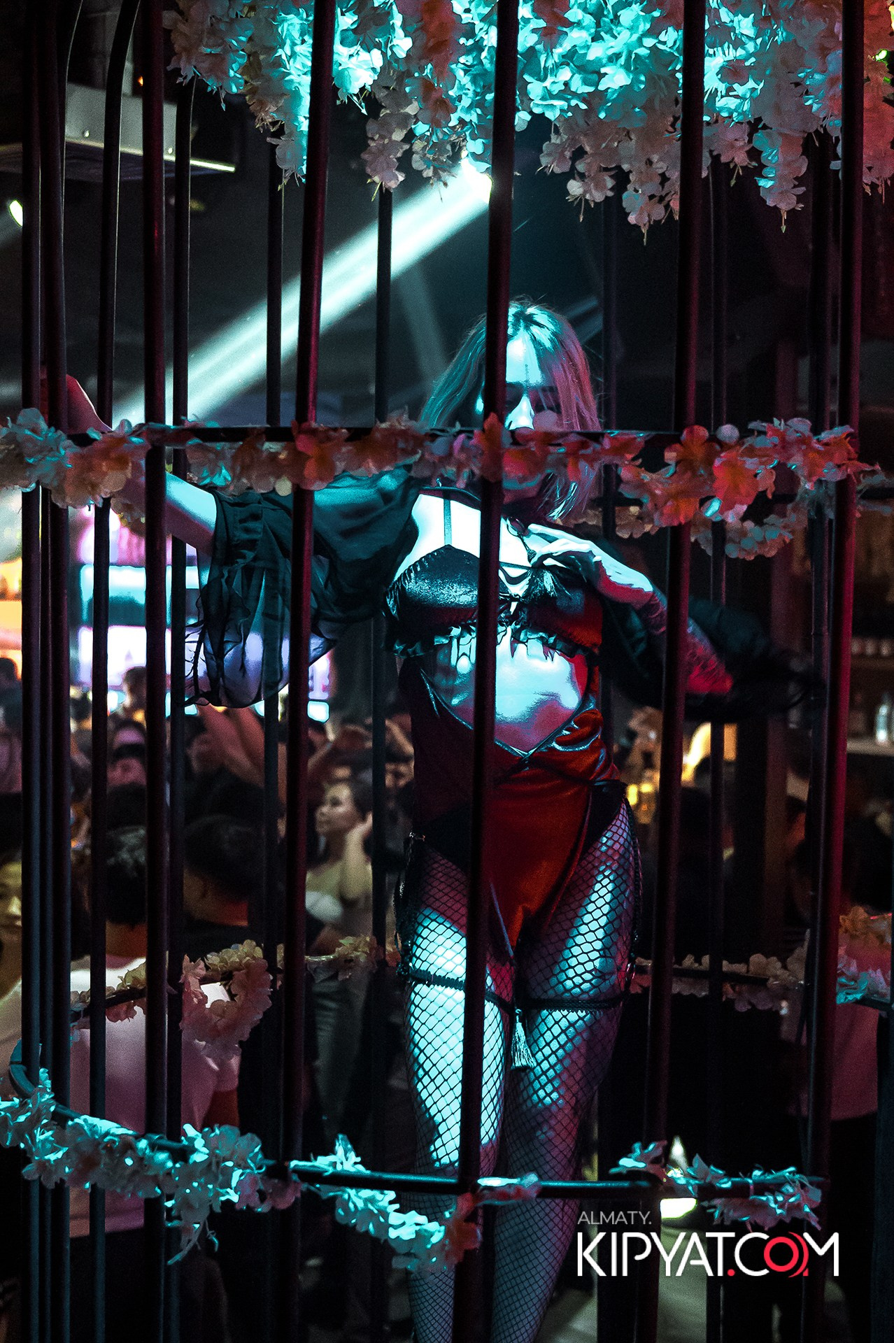 UYAT EMES BAR. КИПЯТКОМ АЛМАТЫ!