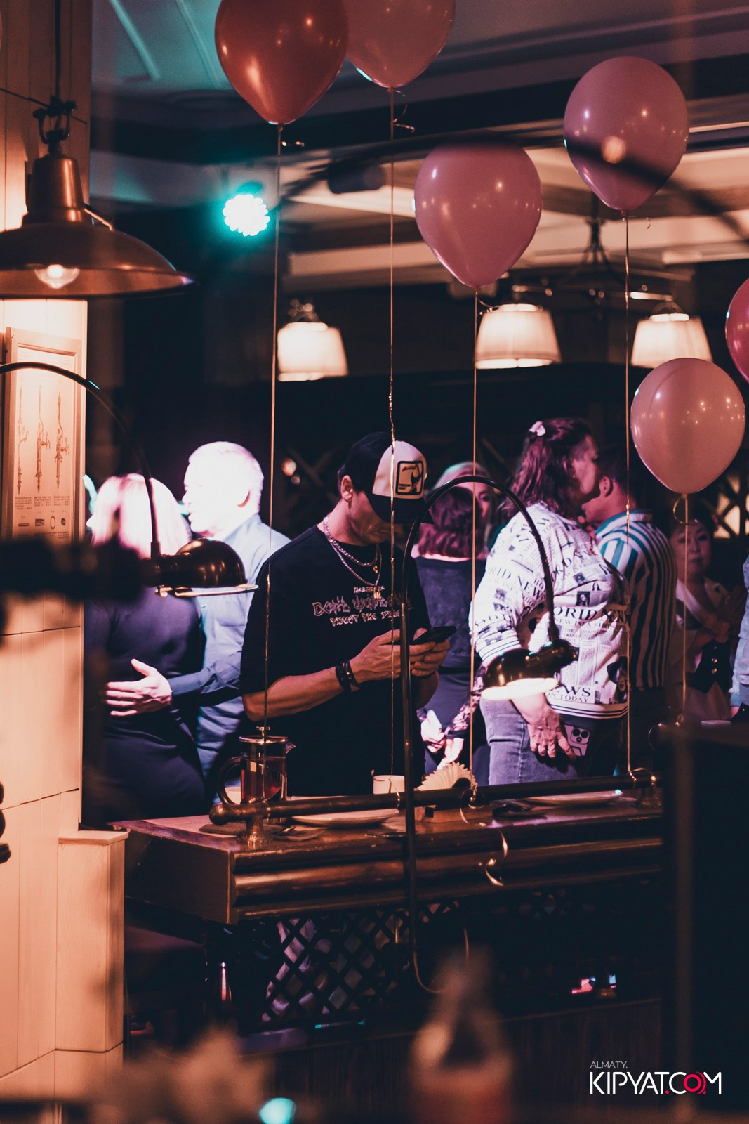 ЖИГУЛИ БАР НА АУЭЗОВА. КИПЯТКОМ АЛМАТЫ! Фотосъемка мероприятий в Алматы