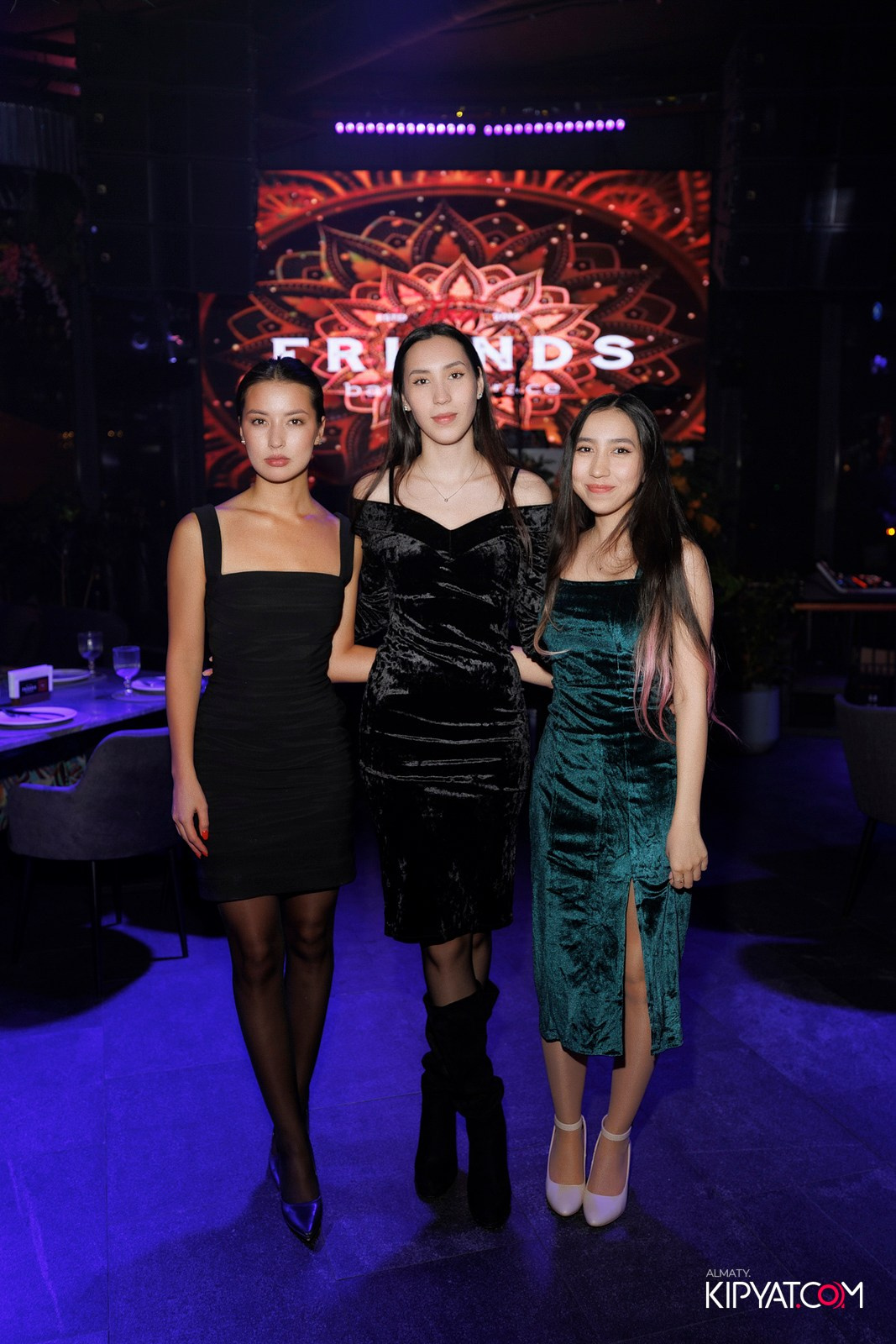 FRIENDS BAR & TERRACE. КИПЯТКОМ АЛМАТЫ! Фотосъемка мероприятий в Алматы
