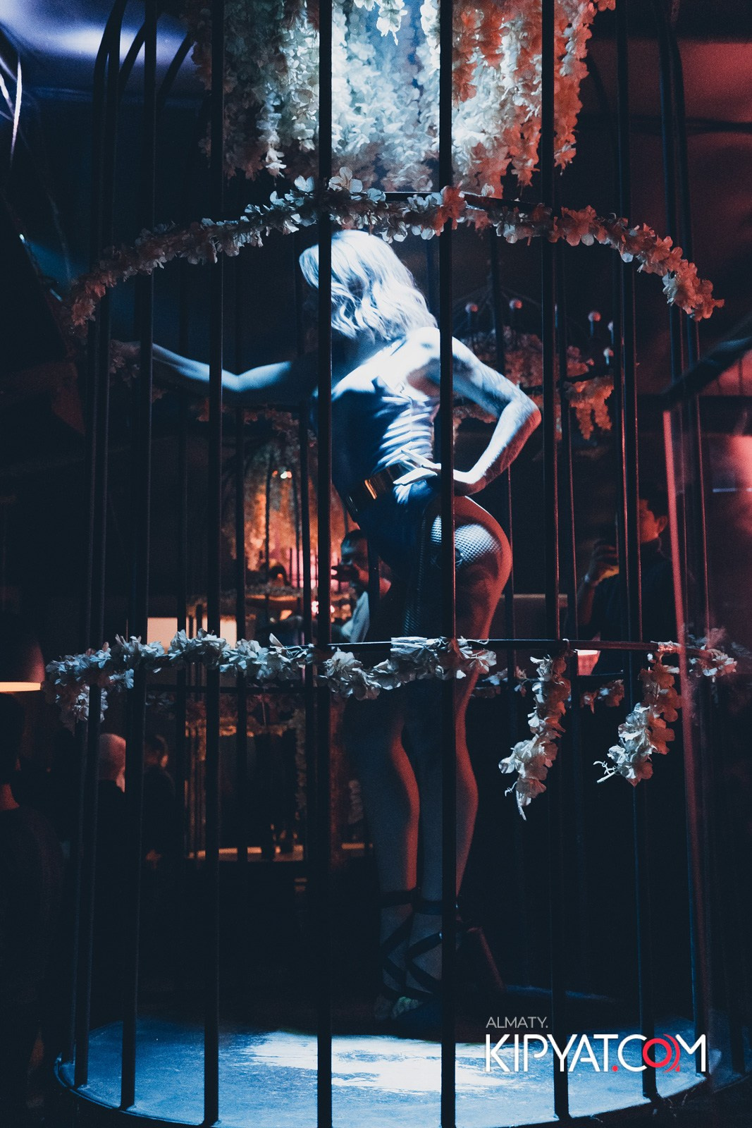 UYAT EMES BAR. КИПЯТКОМ АЛМАТЫ!