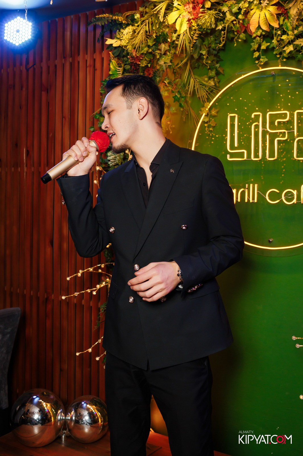 LIFE GRILL CAFE. КИПЯТКОМ АЛМАТЫ!