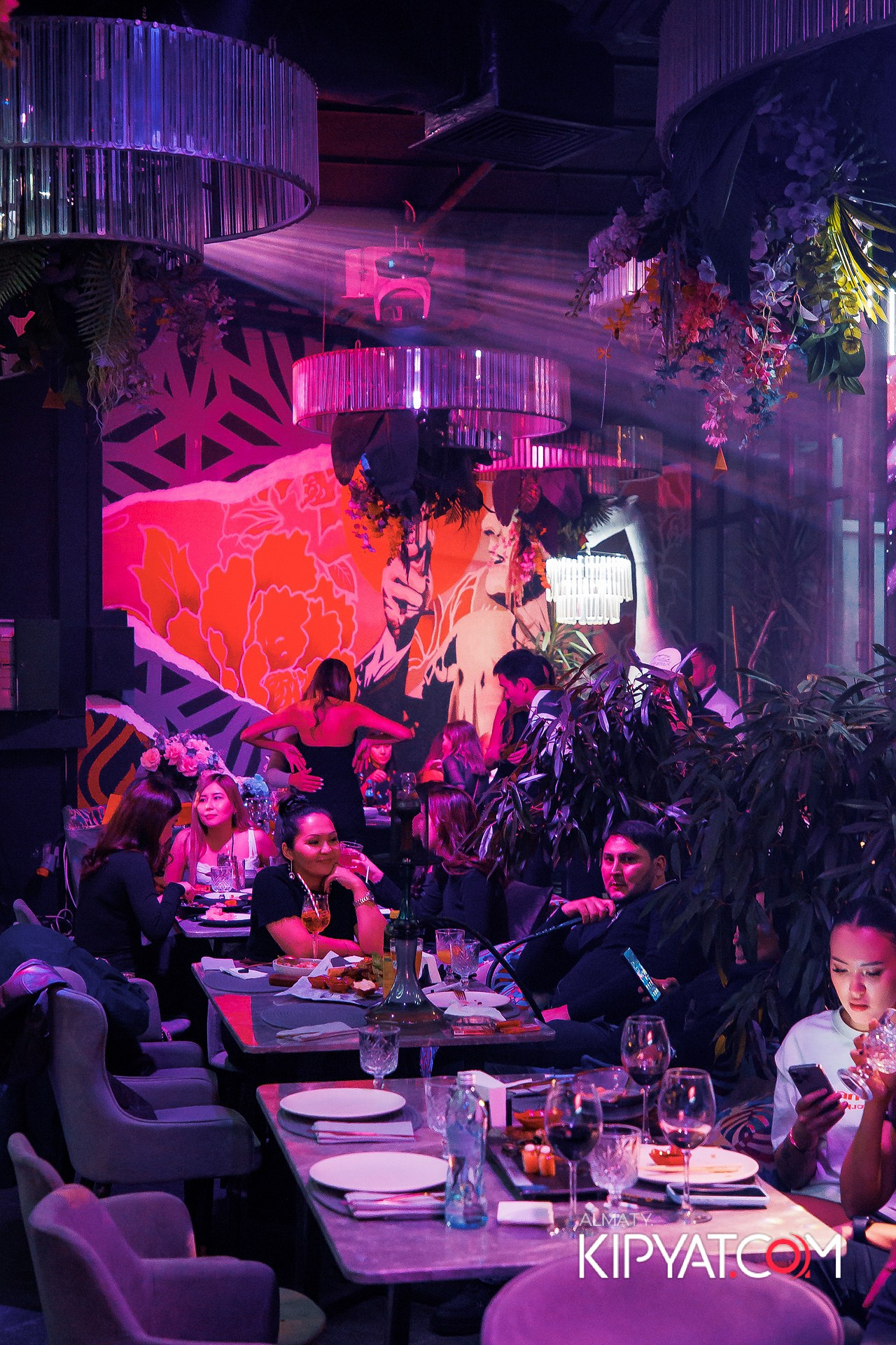 FRIENDS BAR & TERRACE. КИПЯТКОМ АЛМАТЫ! Фотосъемка мероприятий в Алматы