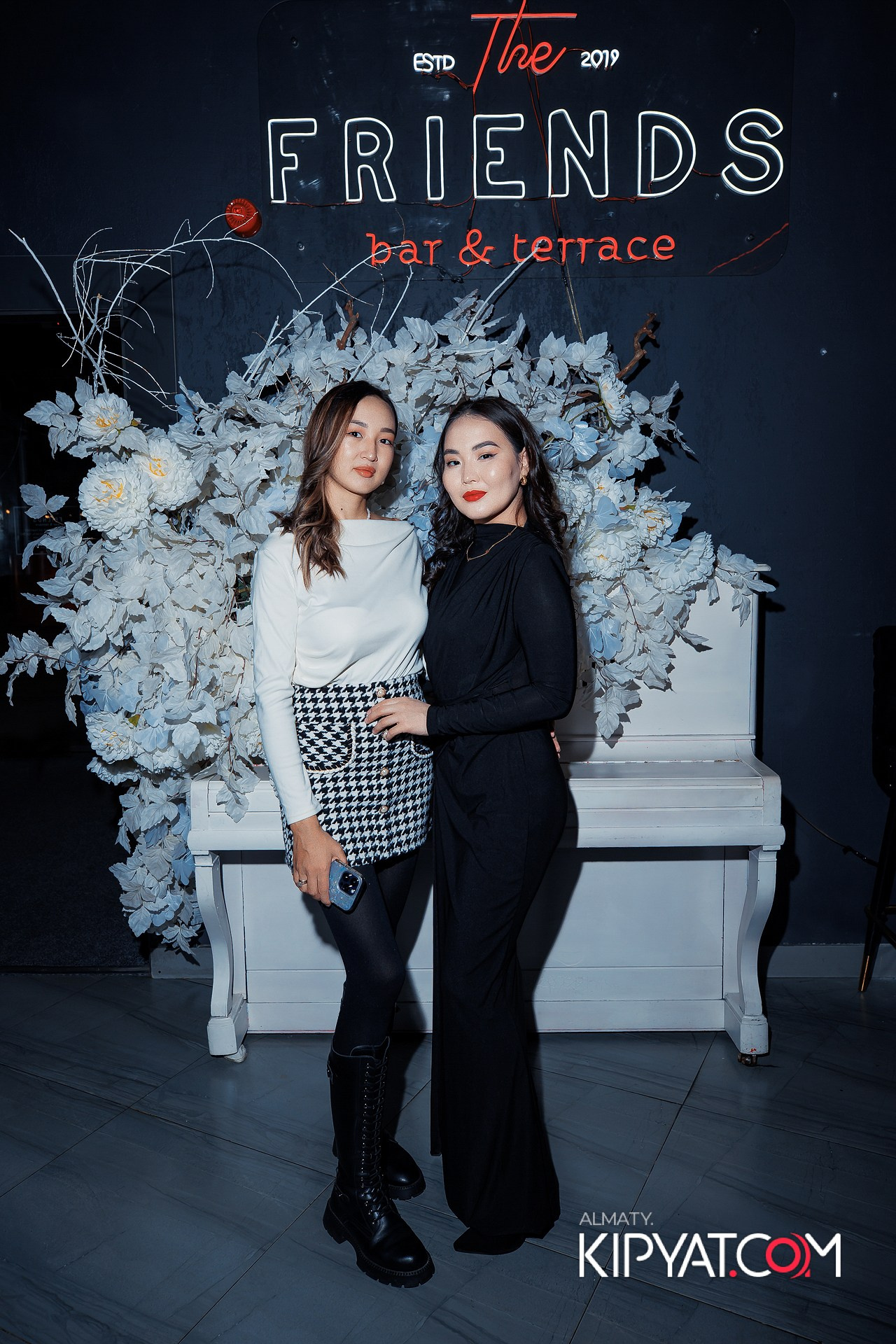 FRIENDS BAR & TERRACE. КИПЯТКОМ АЛМАТЫ! Фотосъемка мероприятий в Алматы