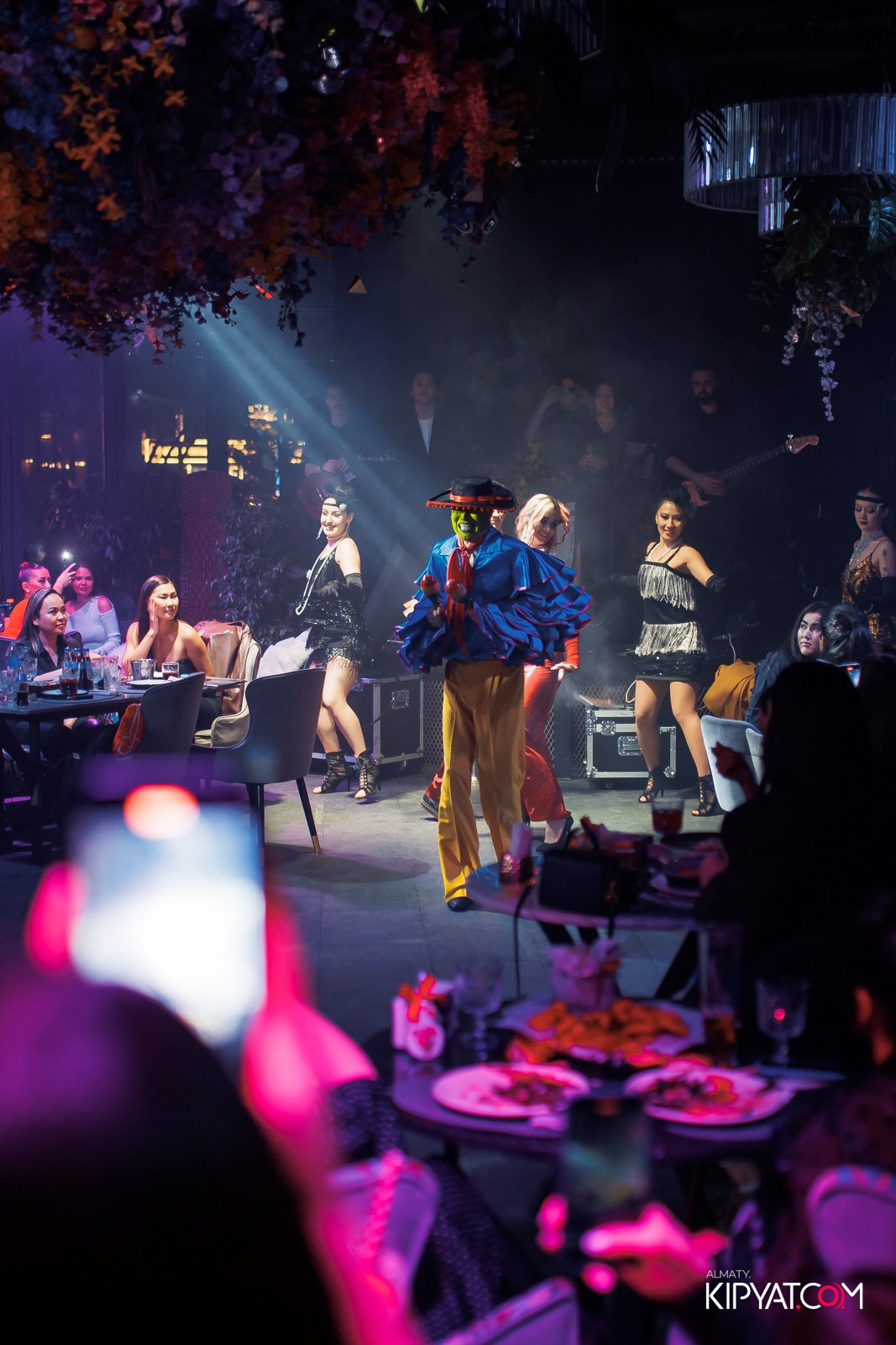 FRIENDS BAR & TERRACE. КИПЯТКОМ АЛМАТЫ!