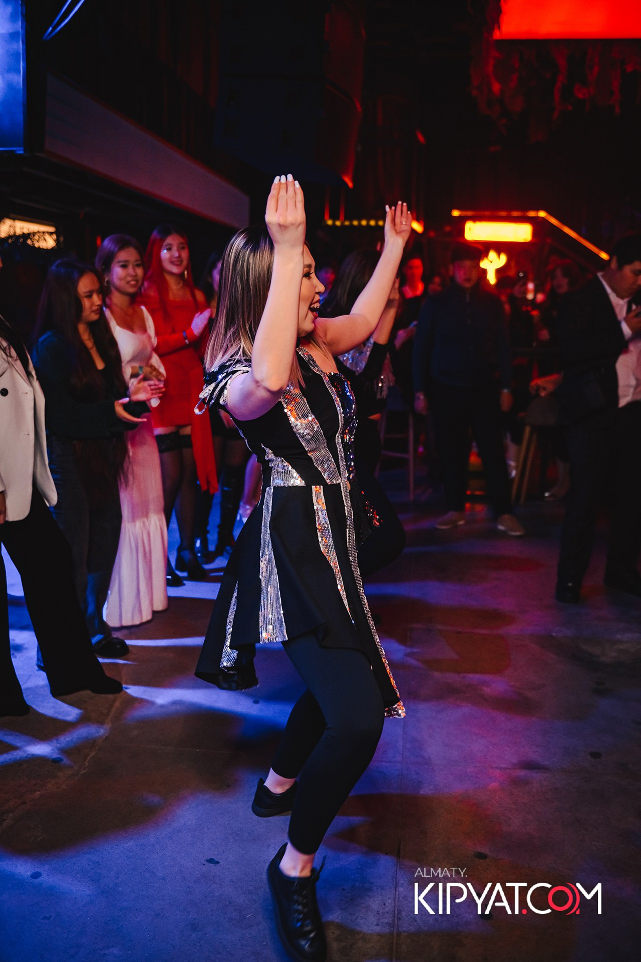 ПОСВЯЩЕНИЕ В СТУДЕНТЫ ''Q'' UNIVERSITY. КИПЯТКОМ АЛМАТЫ!