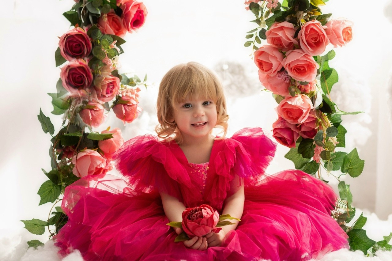 Цветочная качель. ФОТОГРАФ НА ГОДИК, БЕРЕМЕННОСТИ, НОВОРОЖДЕННЫХ, КРЕЩЕНИЯ МОСКВА