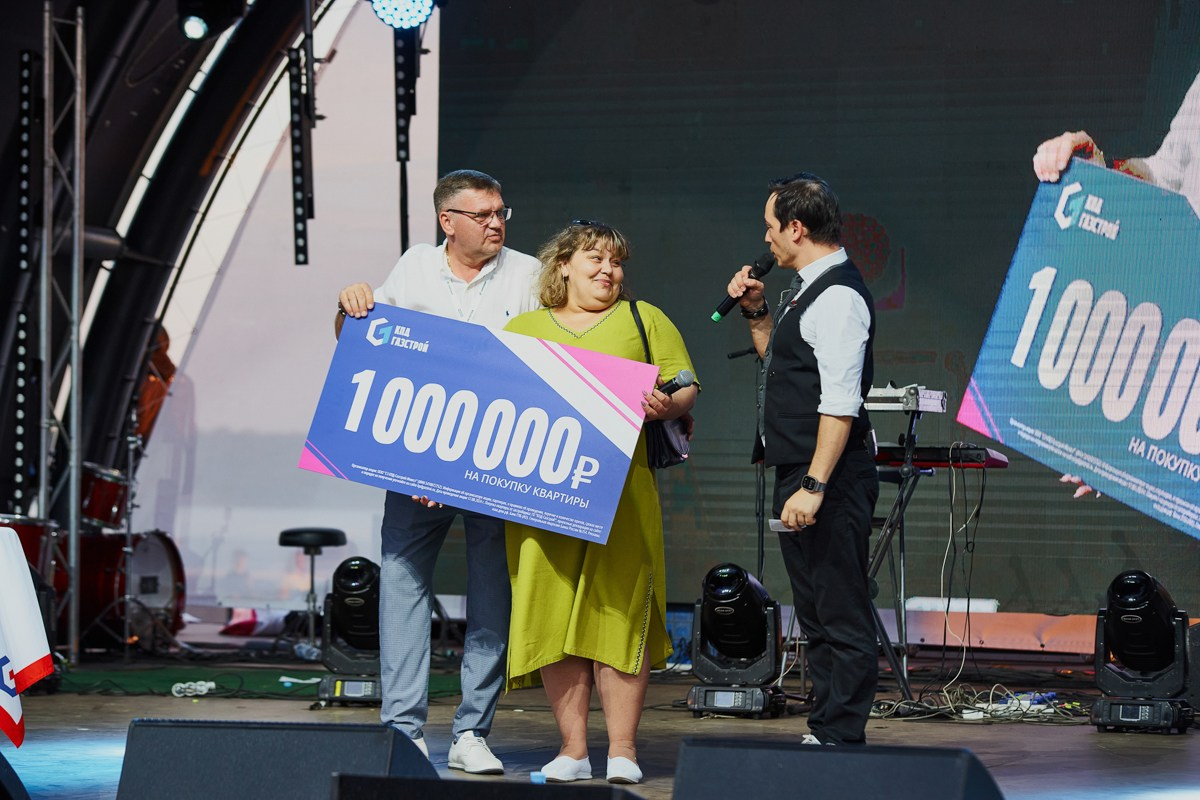 Репортаж для VIP зоны КПД Газстрой: выступление Родиона и Олега Газмановых. Репортажный и женский фотограф в Новосибирске