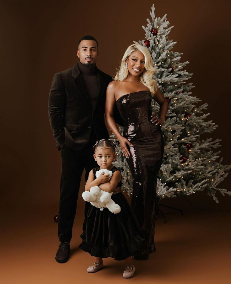 Тренды новогодних съемок 2025. Фотограф в Екатеринбурге Артём Зайнетдинов