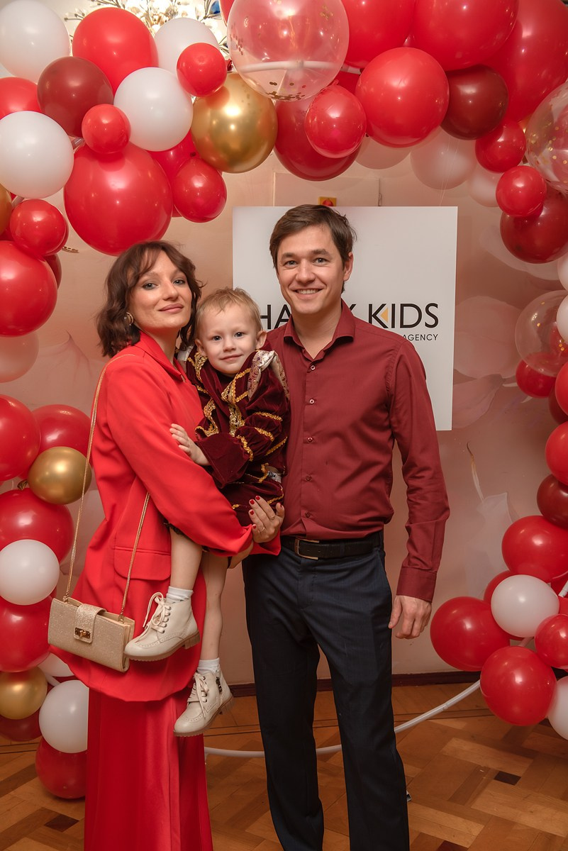 Выпускной в детской школе моделей HAPPYkids 2024. Семейный и коммерческий фотограф в Сочи Александр Бодунов