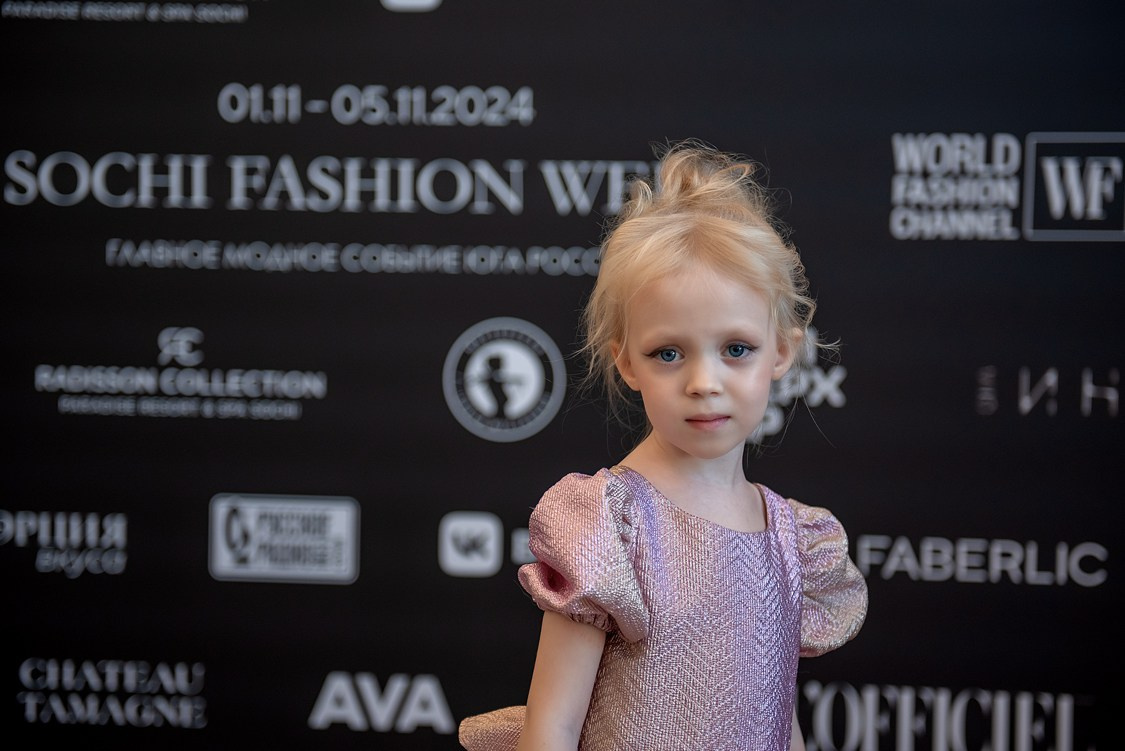 SochiFashionWeek2024 дизайнер Юлия Крылова. Семейный и коммерческий фотограф в Сочи Александр Бодунов