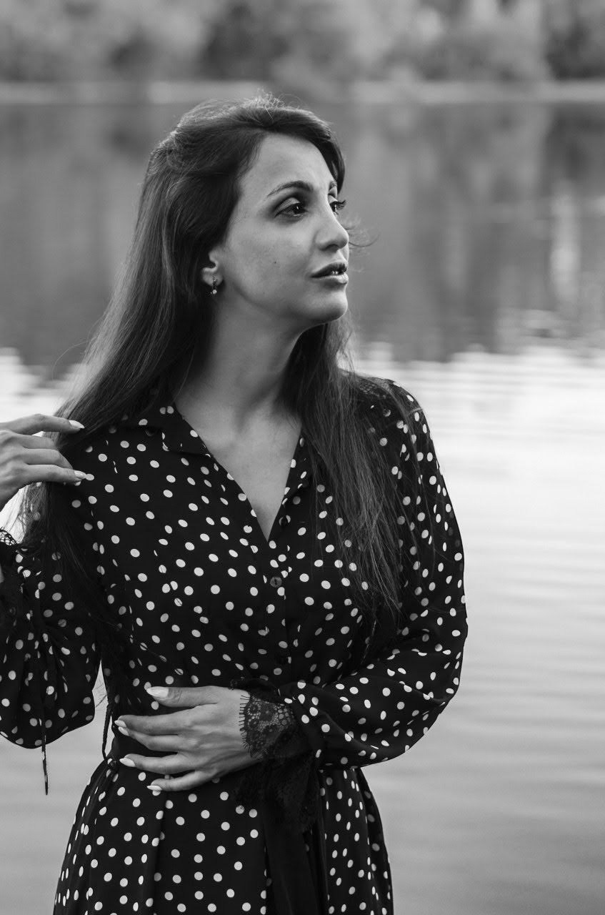 Tamara photoshoot by the water. Family, portrait, content photo in Costa Rica Evgeniya Besprozvannykh