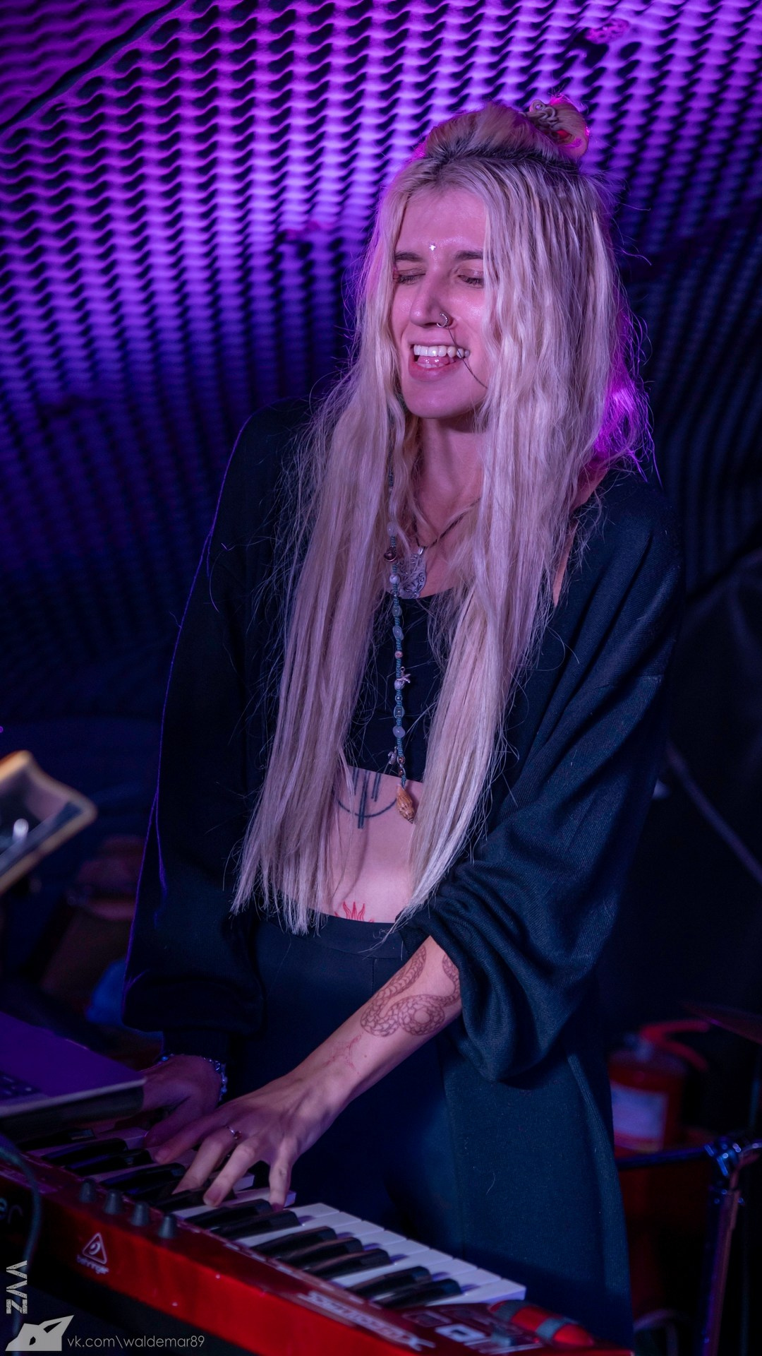 День рождения вокалиста группы Cookie's Band в баре «Дело Не В Тебе». Фотограф в Красноярске Владимир З