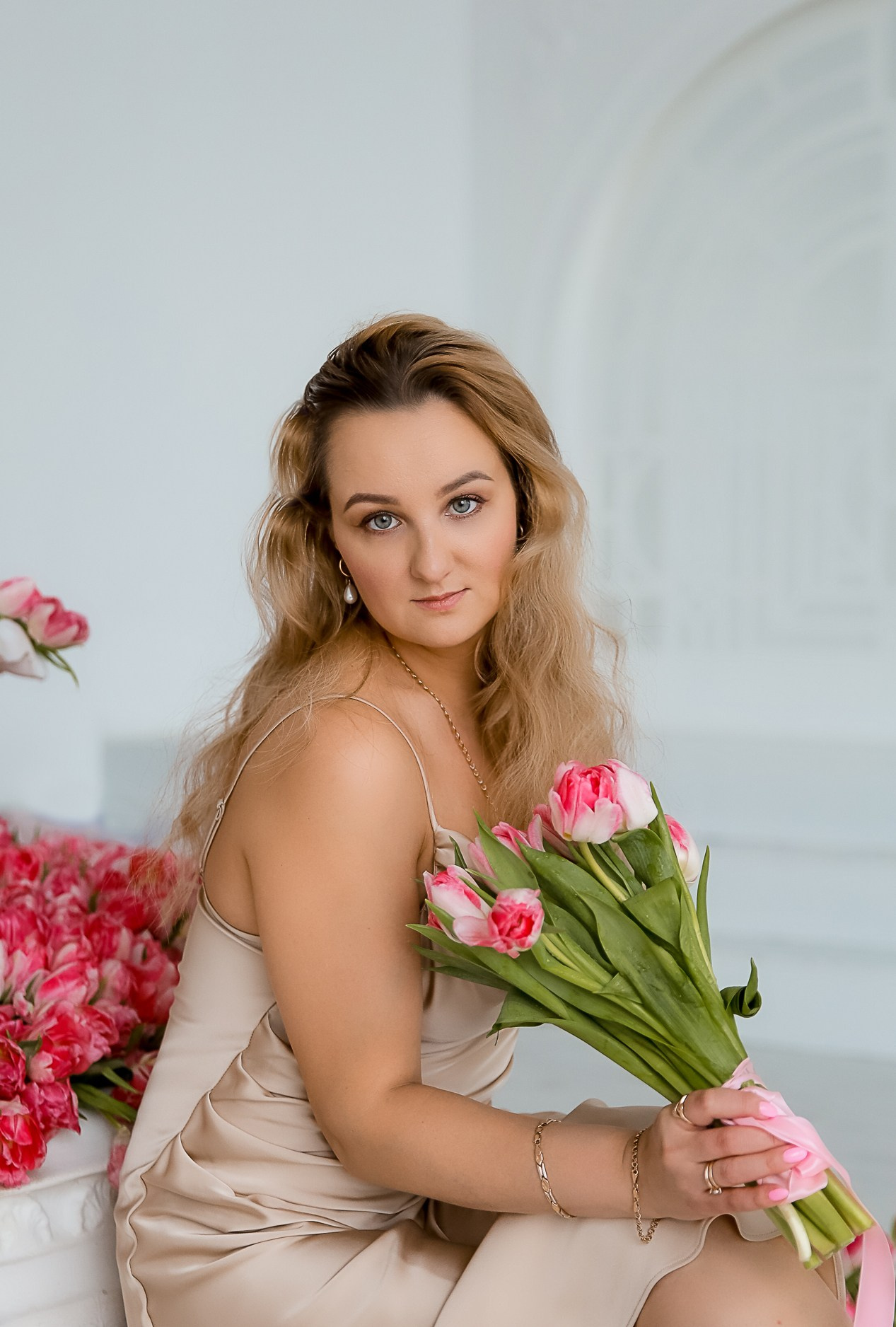 НАТАША. ВЕСЕННЯЯ СЬЕМКА С ТЮЛЬПАНАМИ. Фотограф в Москве Ольга Колесникова