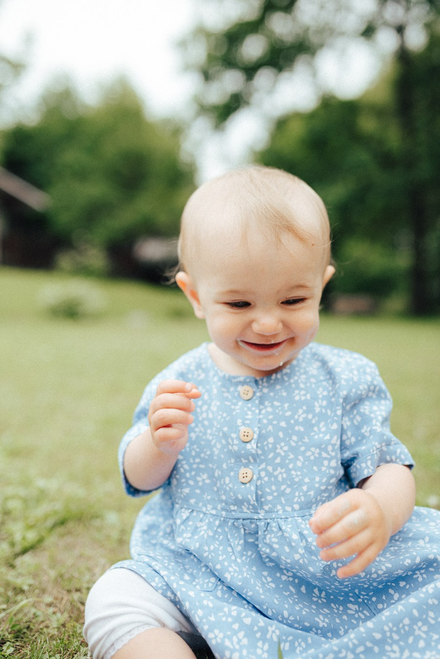 Коля, Ксюша, Саша, Андрей, Кира и бабушки | на даче