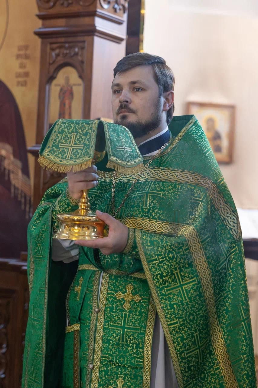 Божественная Литургия в храме Нерукотворного образа Спасителя. Саратовское Северо-Западное благочиние