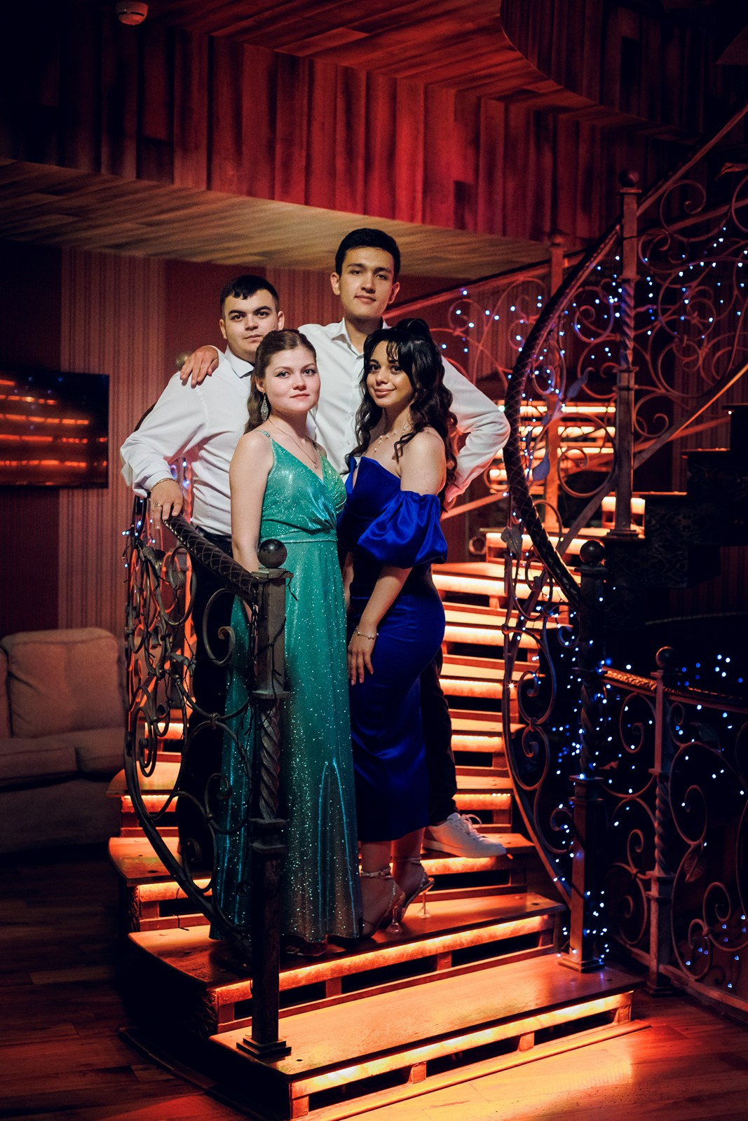 Стильная фотосессия на выпускном в школе в 11 м классе. Свадебный и репортажный фотограф в Москве и Московской области