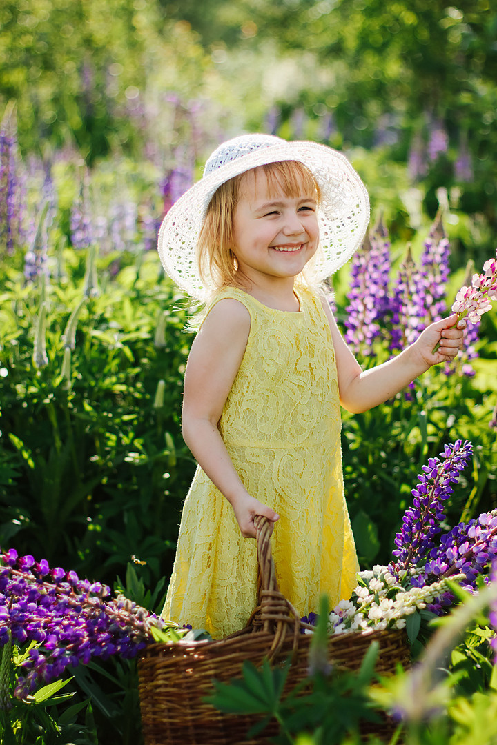 Фотосессия с люпинами. Контентный фотограф в Перми Натали Кытманова