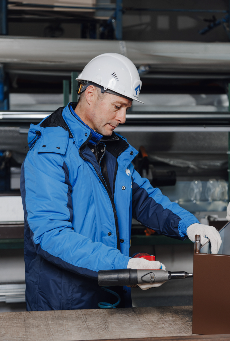 Кейс: съемка для логистической компании — склад и транспорт. Фотограф Василий Жуков | Портретная и бизнес-съемка в Москве под ключ