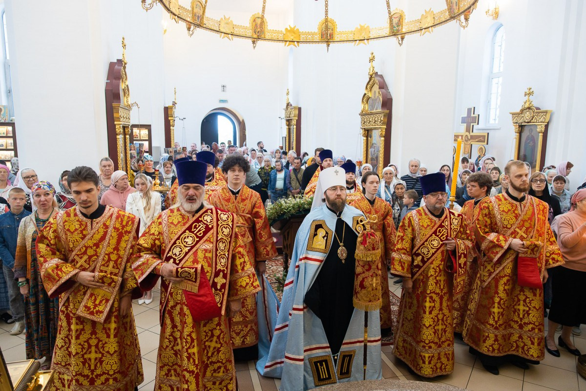 Архиерейское Богослужение в Неделю 4-ю по Пятидесятнице. Саратовское Северо-Западное благочиние