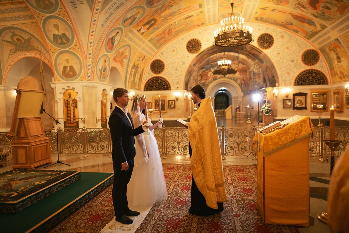 Венчание в главном Храме. Свадебный и репортажный фотограф в Москве и Московской области