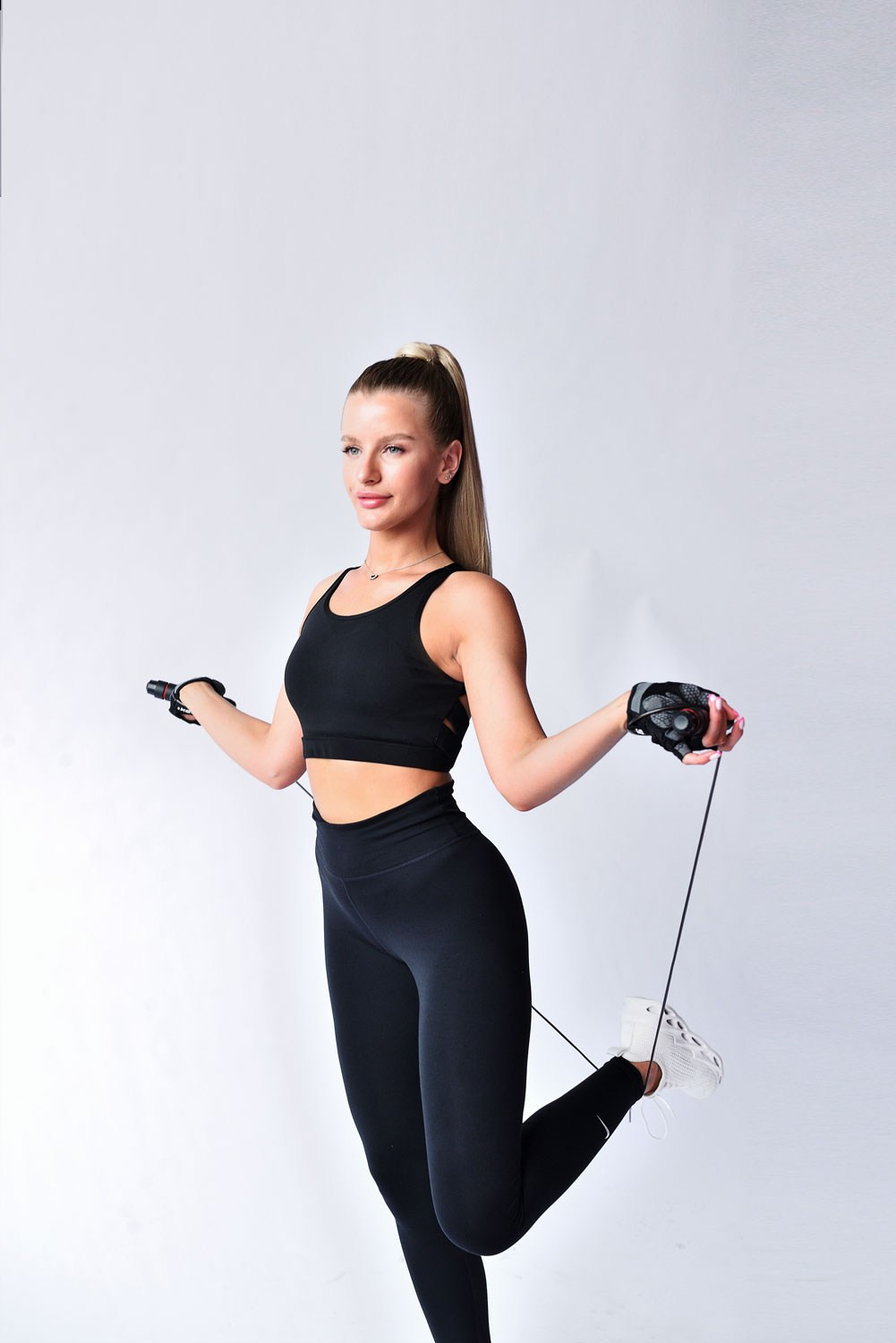 Фотоконтент для фитнес-тренера. Предметный фотограф в Новосибирске Светлана Логинова