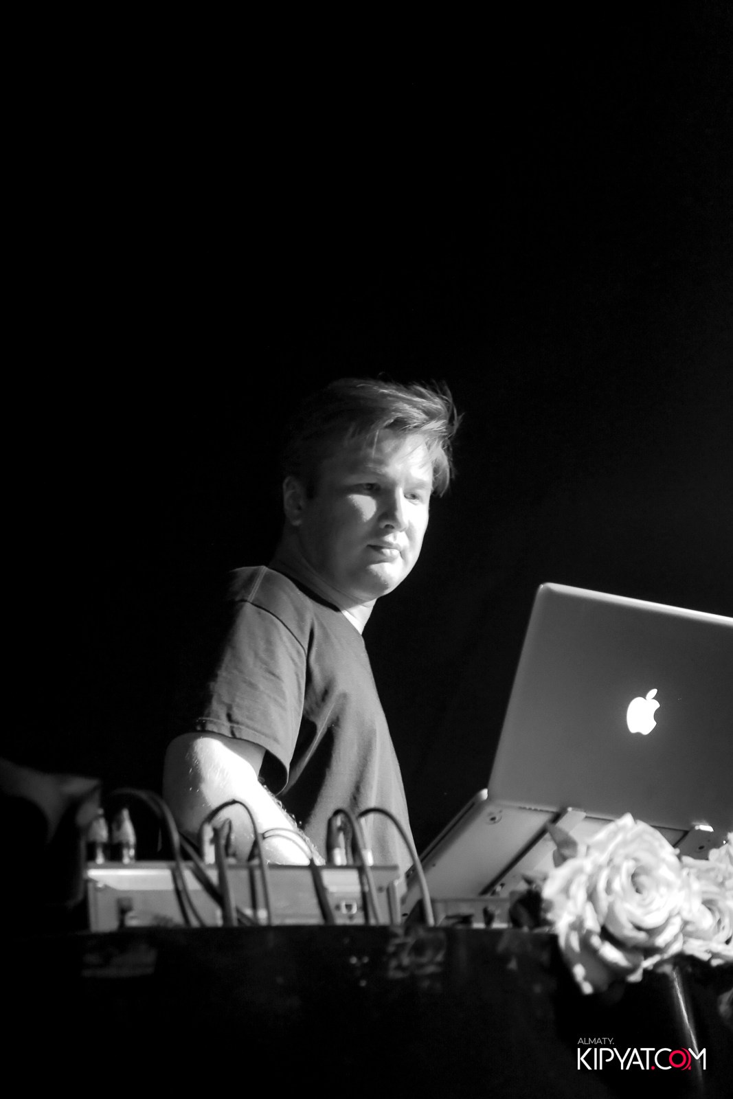 UYAT EMES BAR. КИПЯТКОМ АЛМАТЫ!