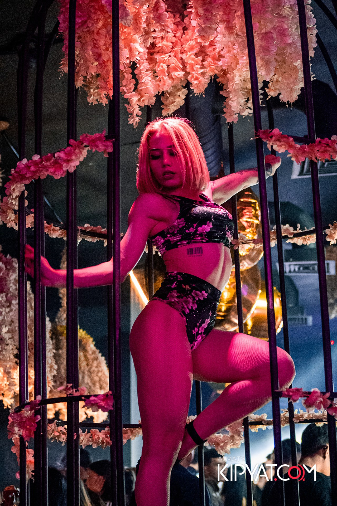 UYAT EMES BAR. КИПЯТКОМ АЛМАТЫ!