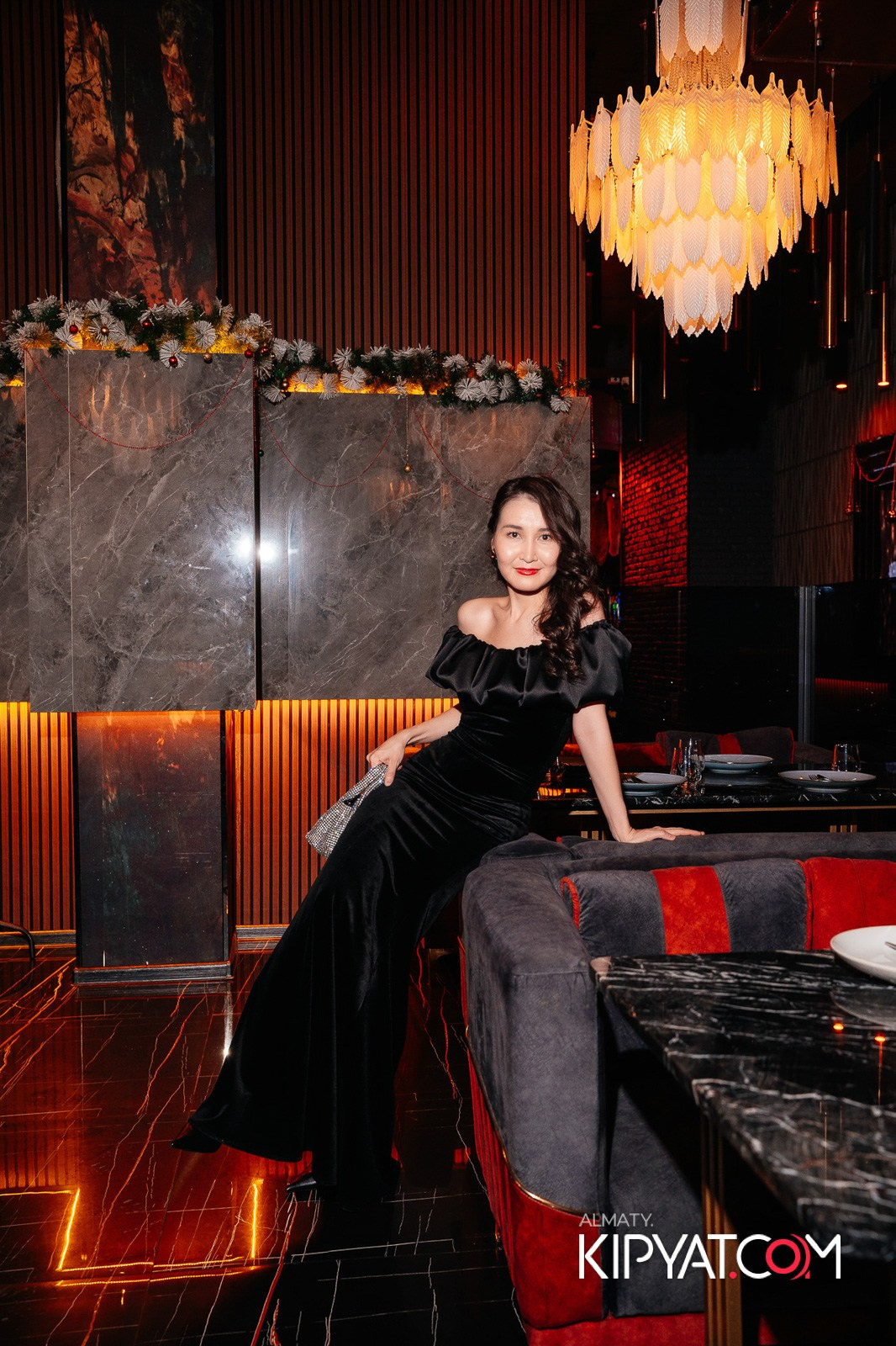 БАР ПАНАЕХАЛИ НА ТОЛЕ БИ. КИПЯТКОМ АЛМАТЫ!