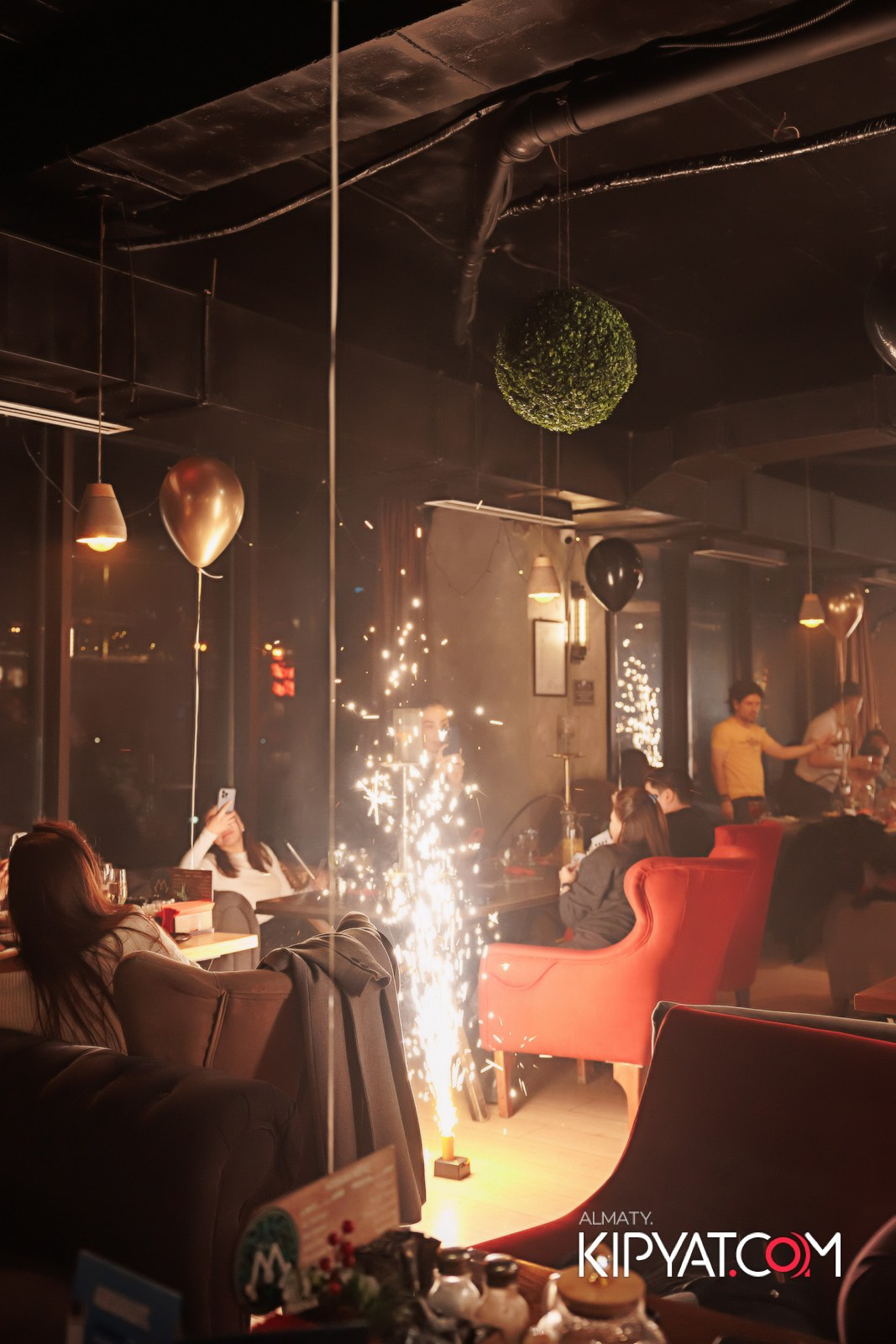 MYATA LOUNGE НА МЕНДИКУЛОВА 6 ЛЕТ. КИПЯТКОМ АЛМАТЫ!