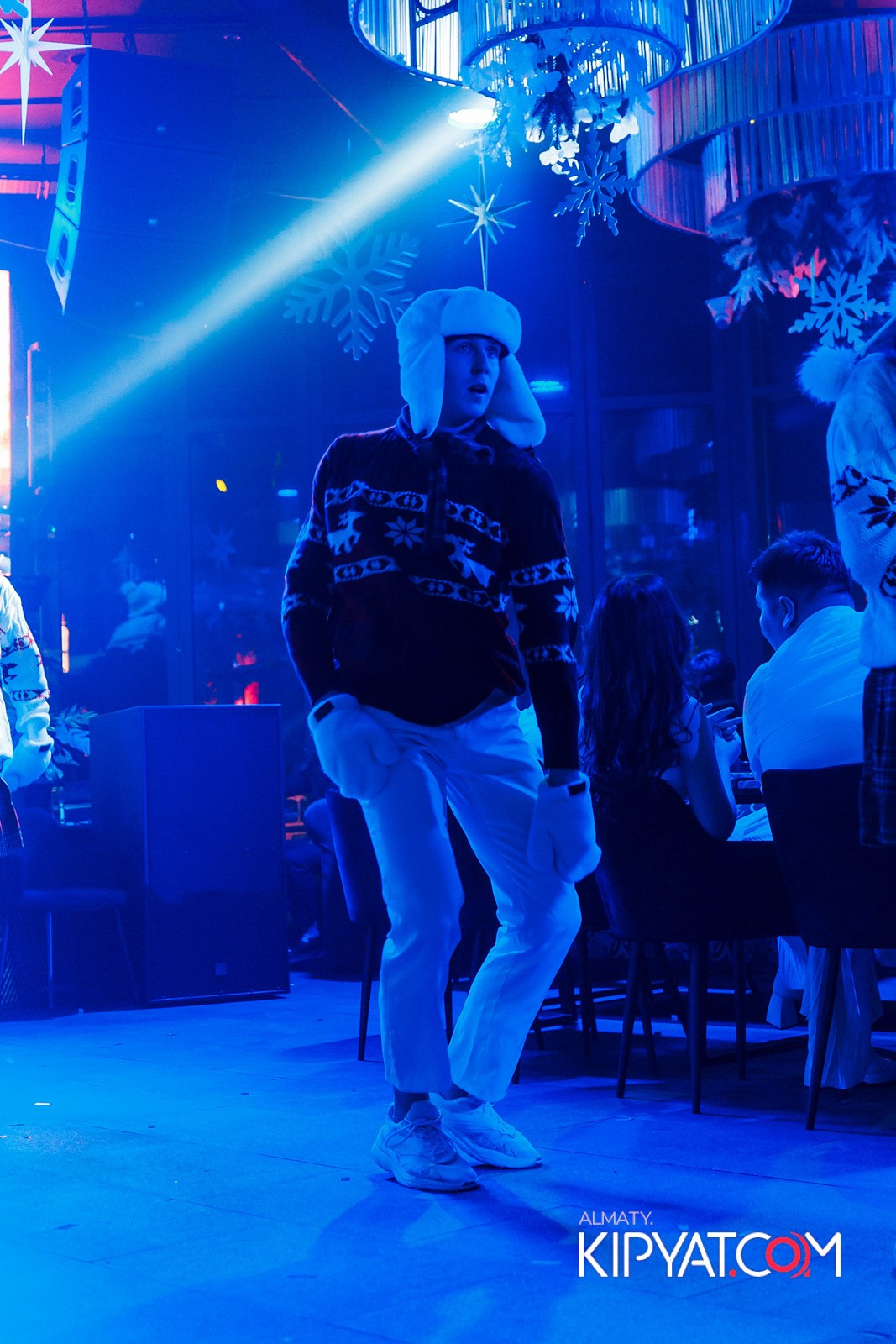 FRIENDS BAR & TERRACE. КИПЯТКОМ АЛМАТЫ!