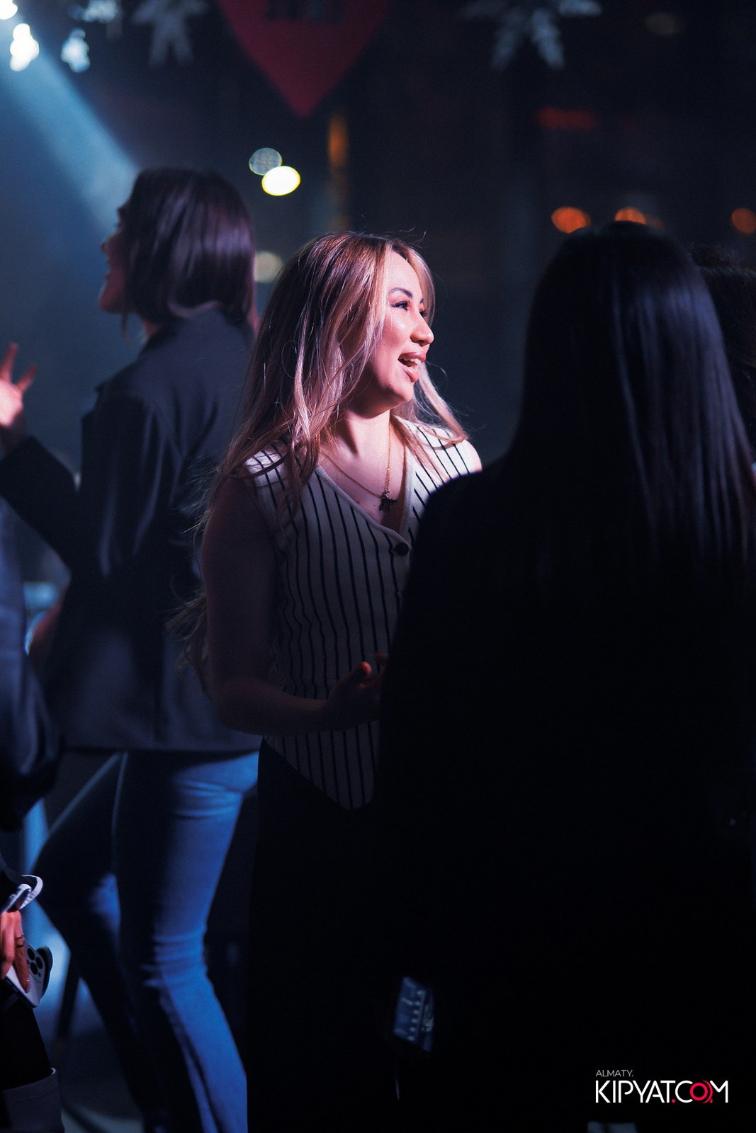 FRIENDS BAR & TERRACE. КИПЯТКОМ АЛМАТЫ!