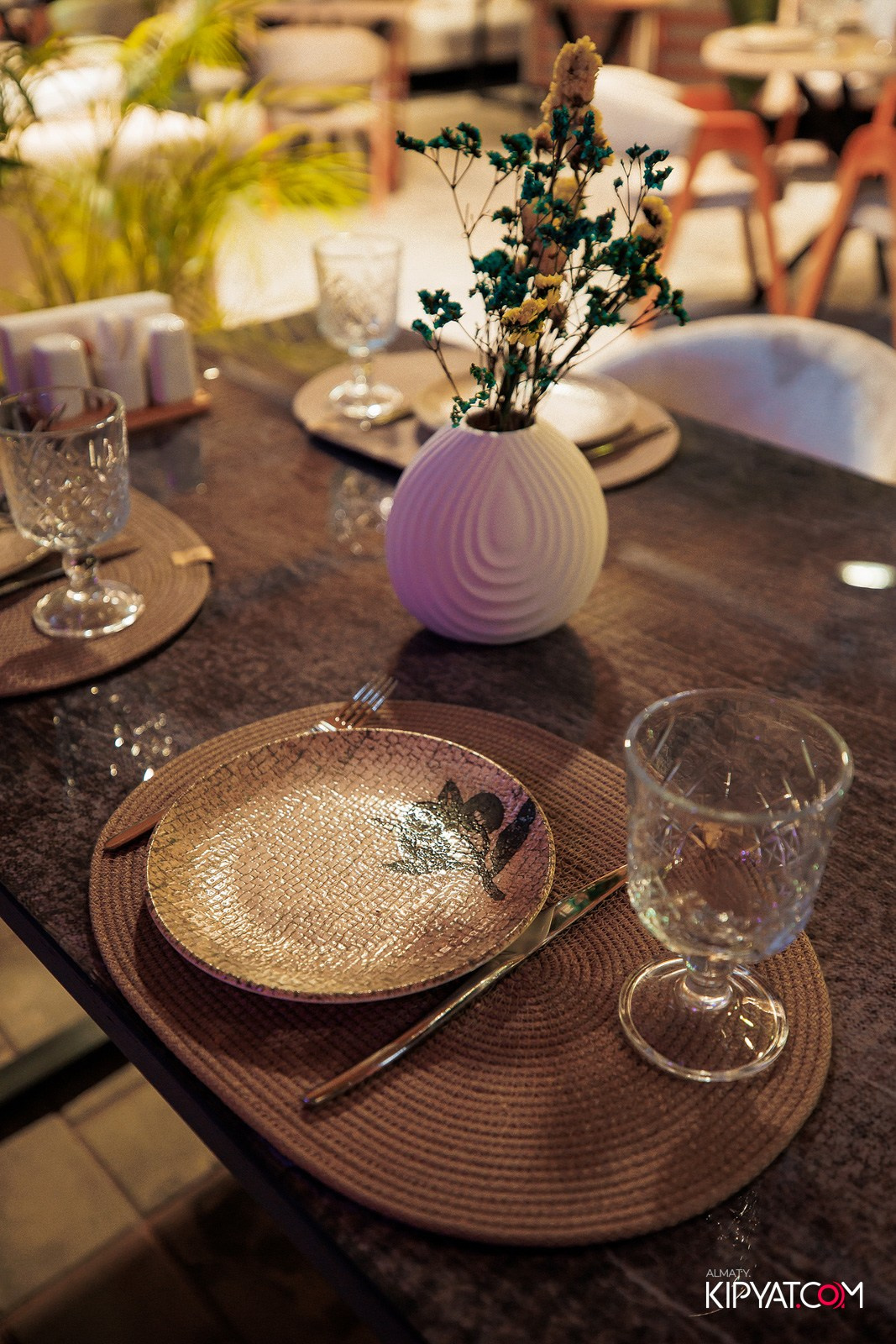 FRIENDS BAR & TERRACE. КИПЯТКОМ АЛМАТЫ!