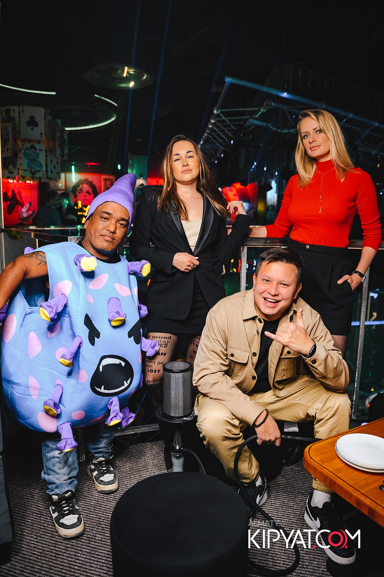 ВЫСТУПЛЕНИЕ ГРУППЫ ВИРУС SANTA BARBARA. КИПЯТКОМ АЛМАТЫ!