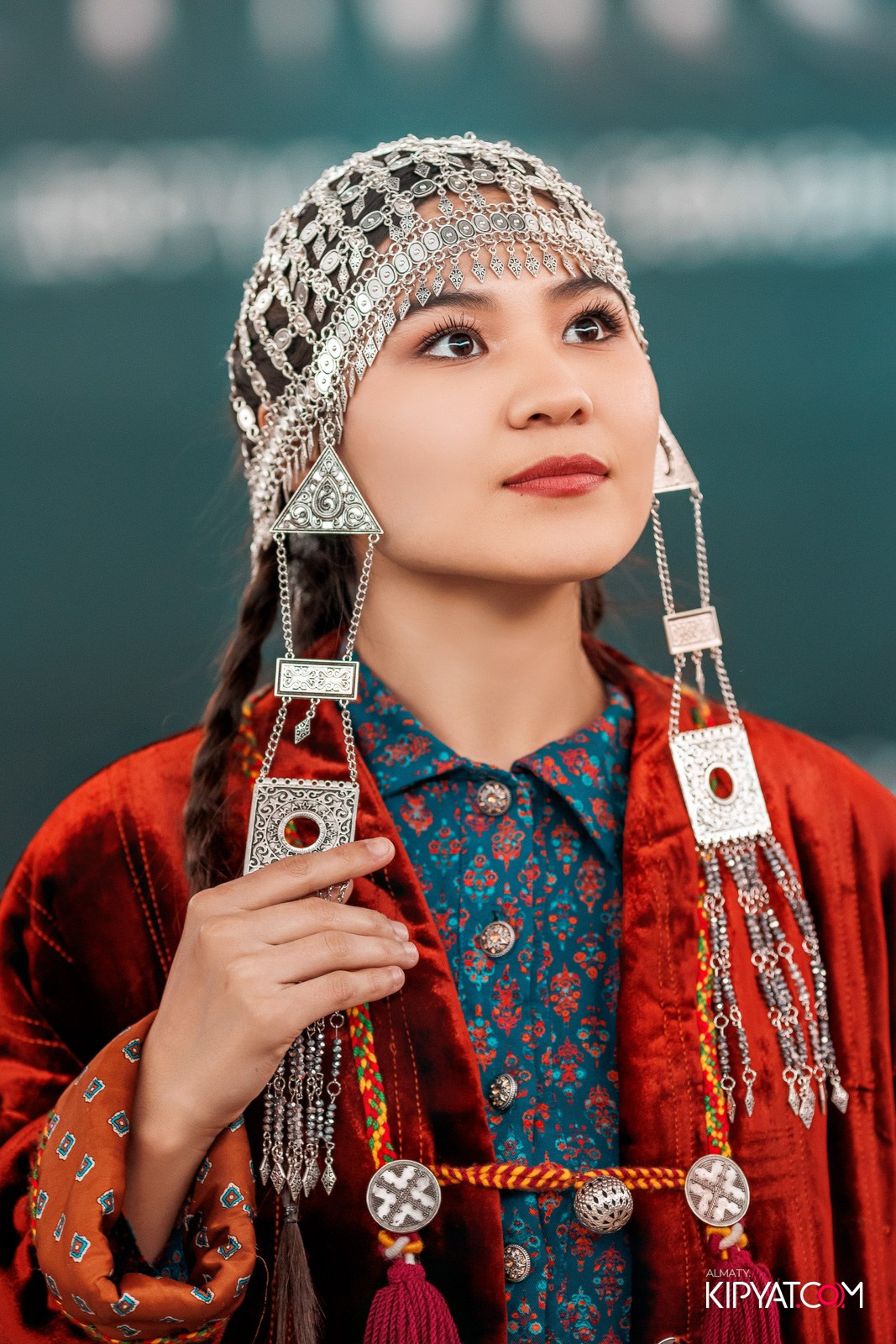 FASHION ПОКАЗ, КАЗАХСКОЙ НАЦИОНАЛЬНОЙ ОДЕЖДЫ. КИПЯТКОМ АЛМАТЫ!