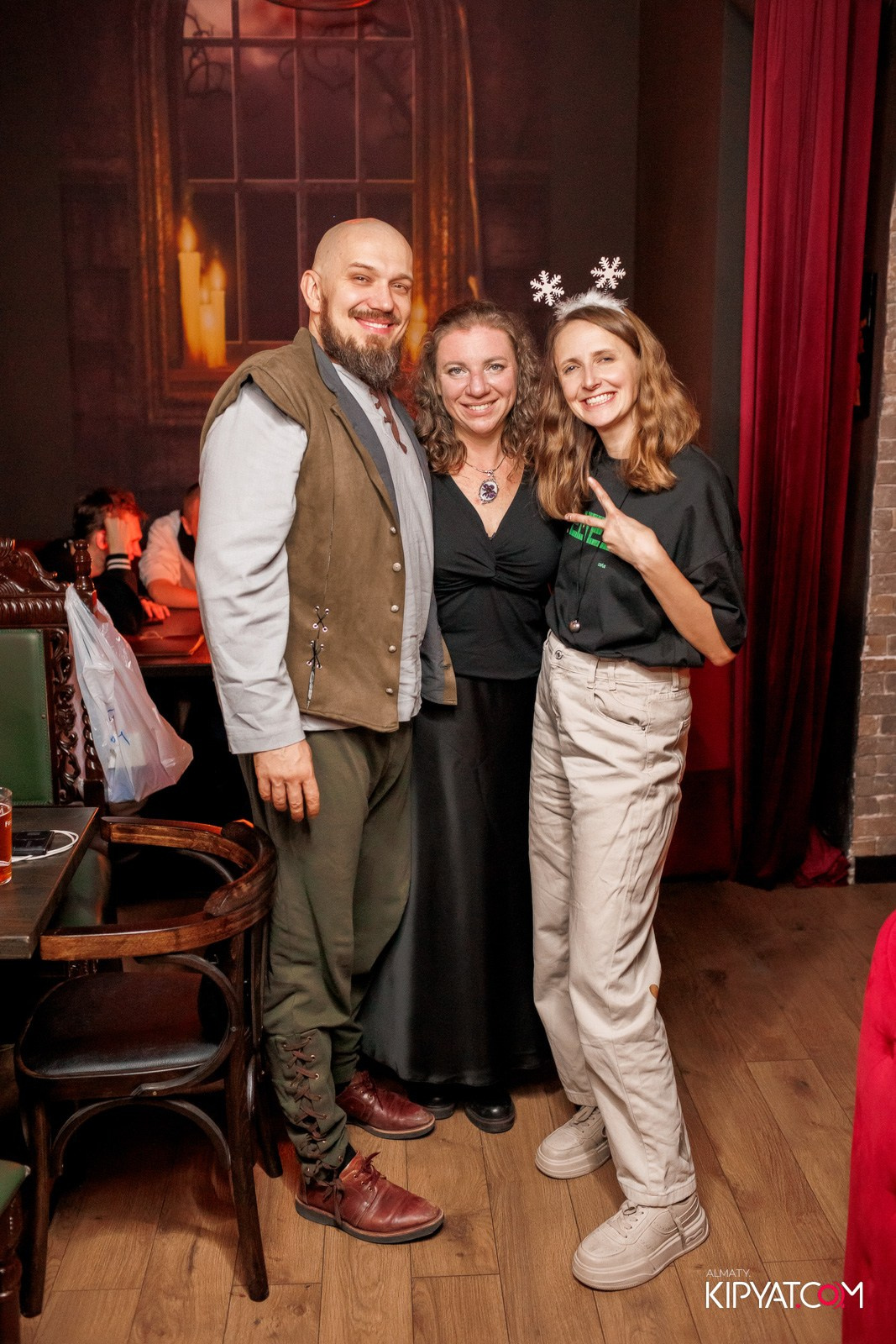 MERRY CREEPYSTMASS AND SPOOKY NEW YEAR — QUEEN OF THE DARKNESS BAR. КИПЯТКОМ АЛМАТЫ!