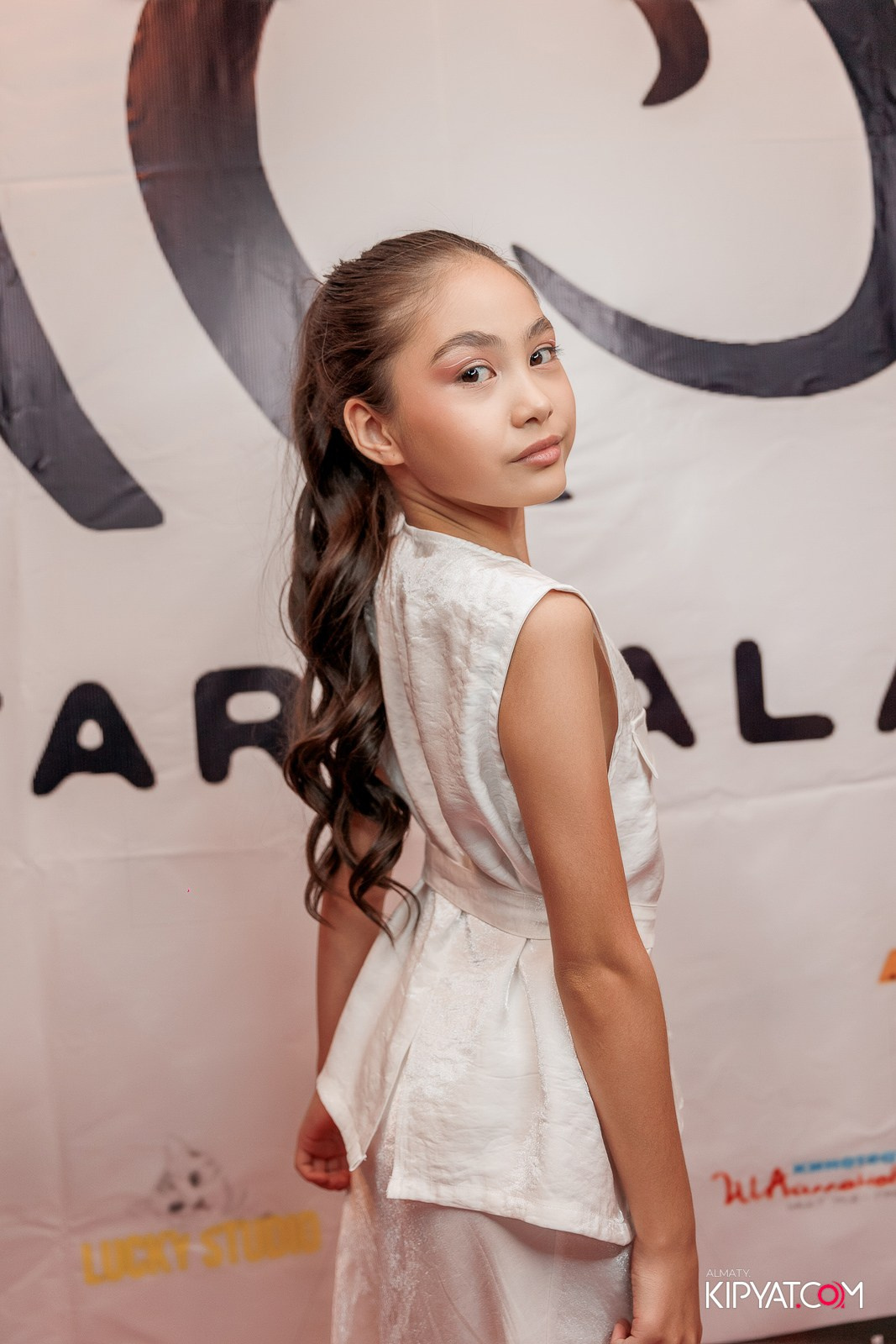 ПРЕЗЕНТАЦИЯ 10 ГРУППЫ КИНОПРОЕКТА STARBALALAR. КИПЯТКОМ АЛМАТЫ!