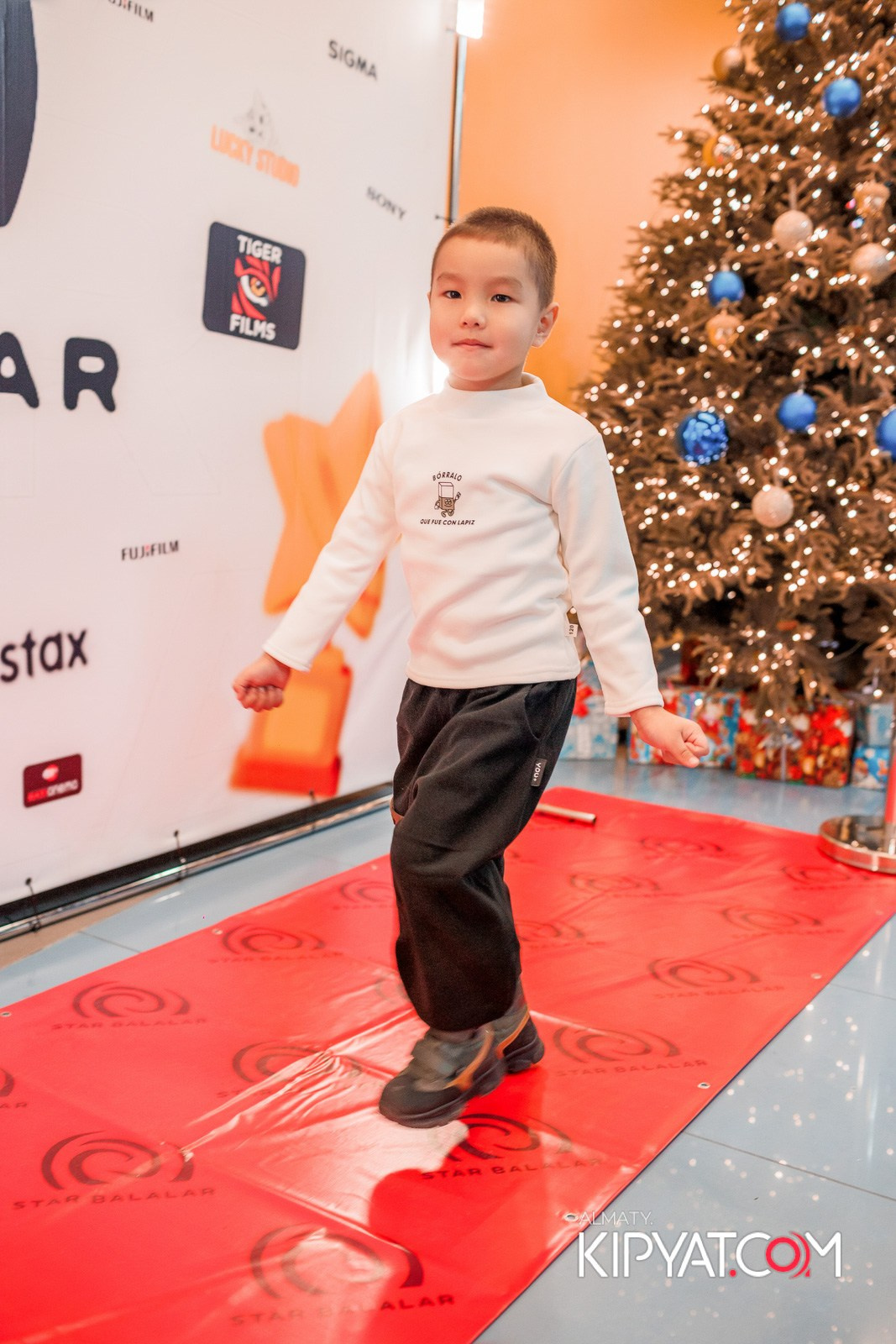 ПРЕЗЕНТАЦИЯ 8 ГРУППЫ КИНОПРОЕКТА «STARBALALAR». КИПЯТКОМ АЛМАТЫ!