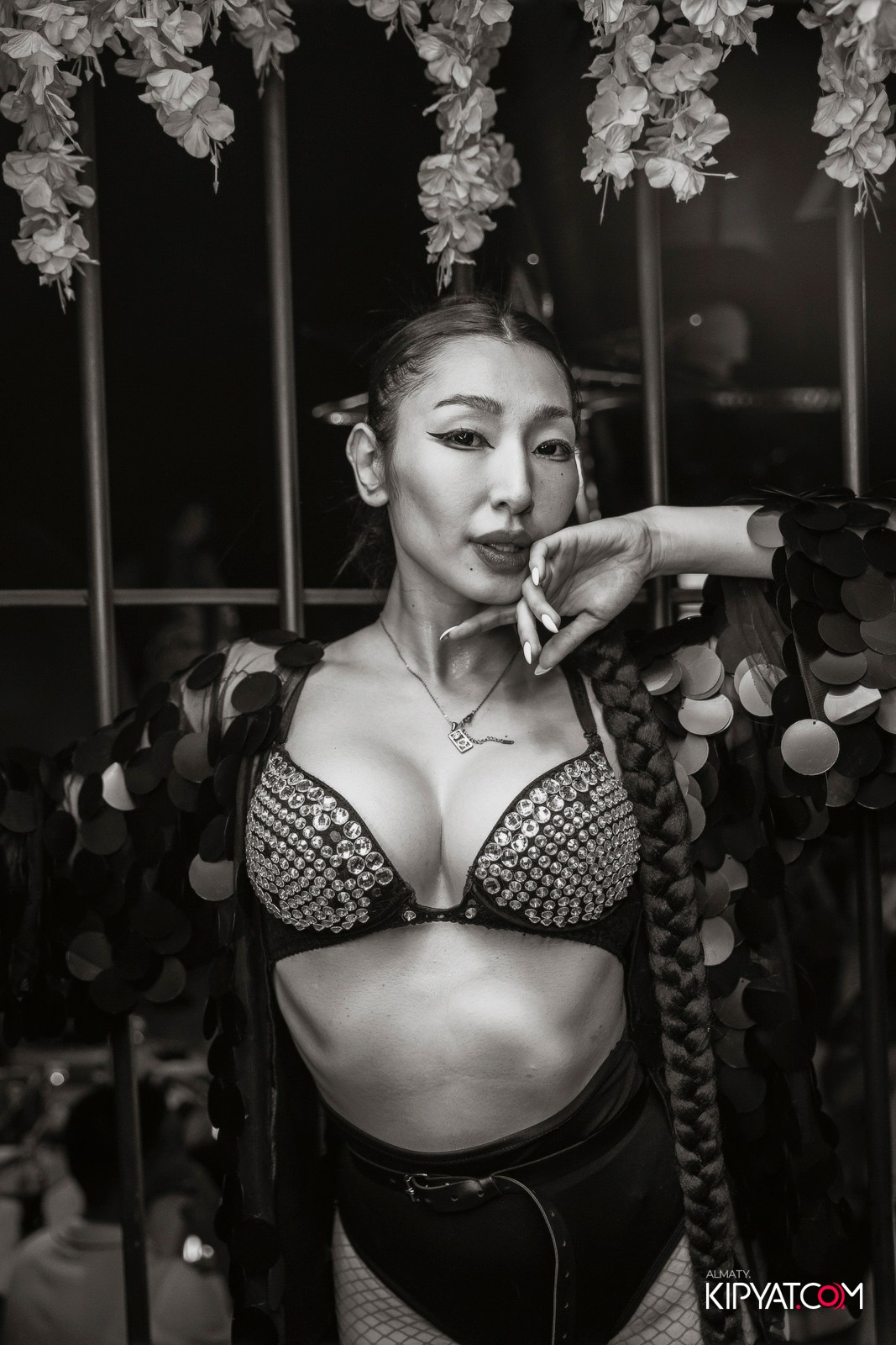 UYAT EMES BAR. КИПЯТКОМ АЛМАТЫ!