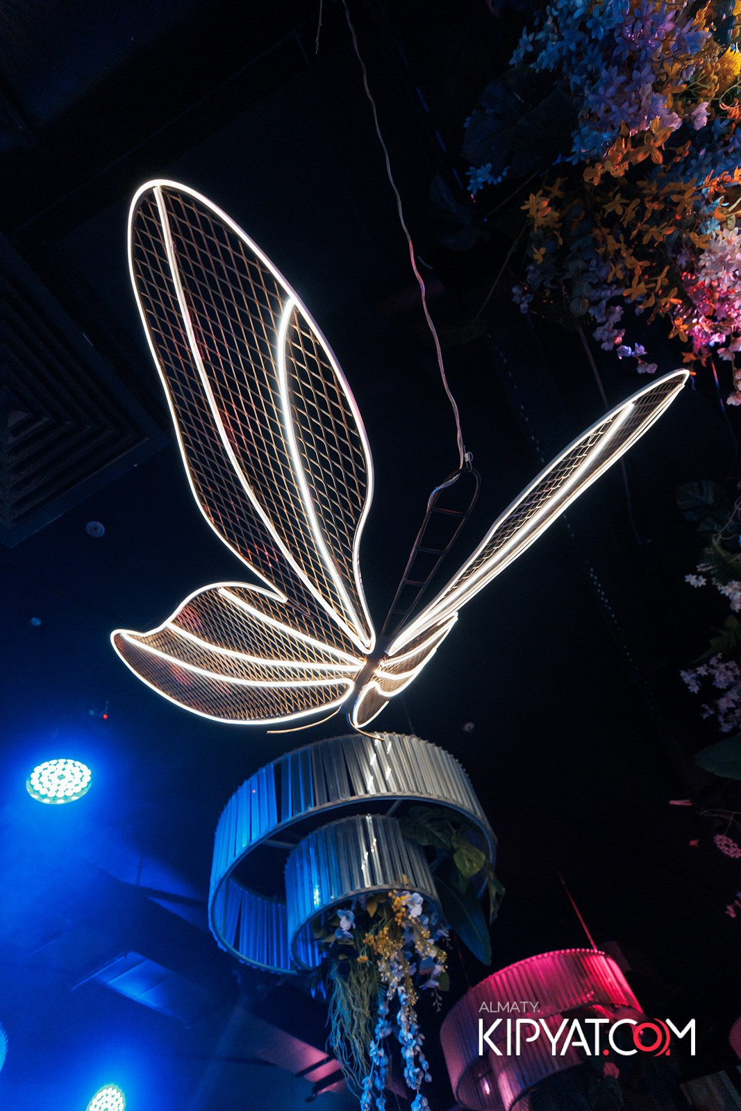 FRIENDS BAR & TERRACE. КИПЯТКОМ АЛМАТЫ!