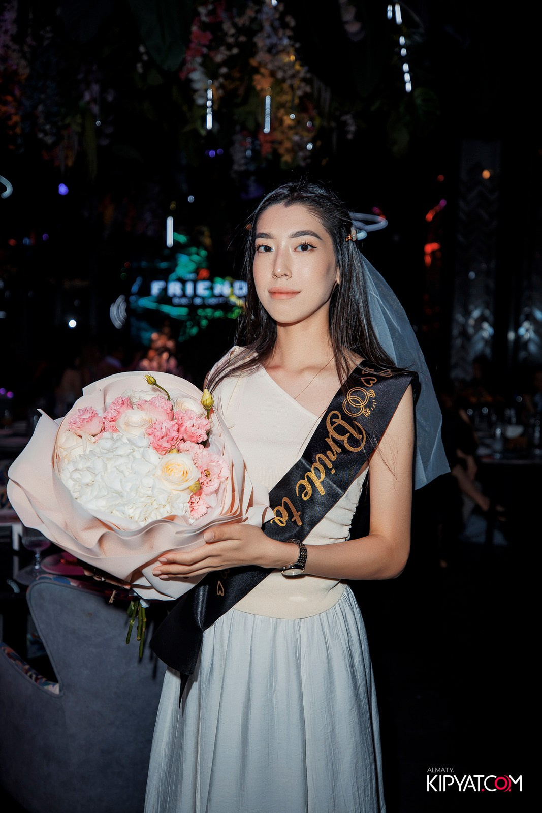 FRIENDS BAR & TERRACE. КИПЯТКОМ АЛМАТЫ!